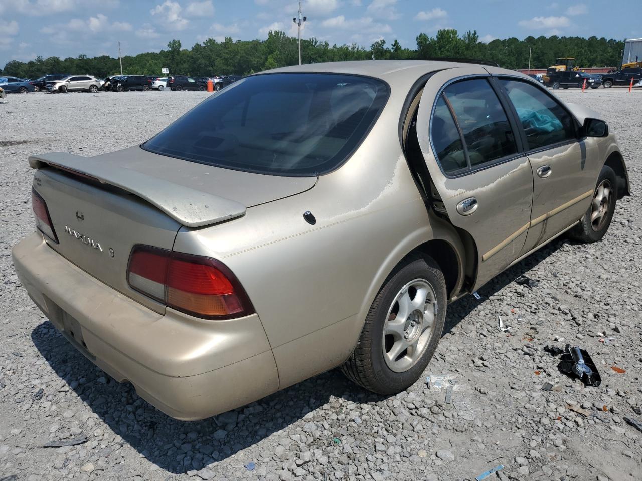 1998 Nissan Maxima Gle Gold vin: JN1CA21D9WM909687