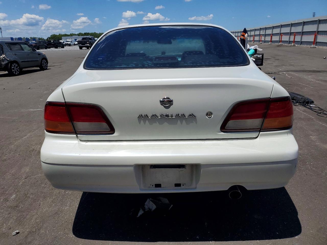 1999 Nissan Maxima Gxe White vin: JN1CA21D9XT215864