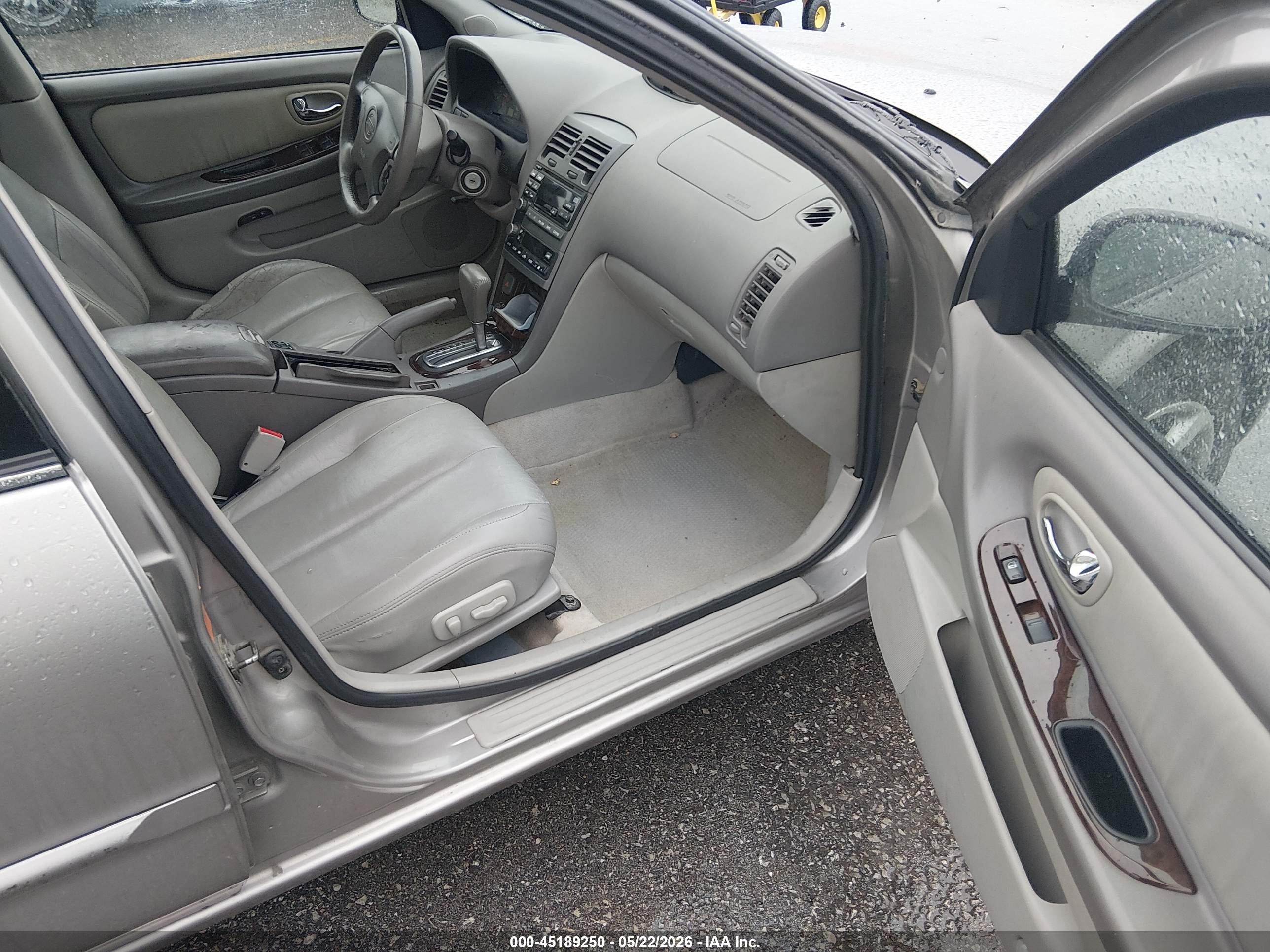 2001 Nissan Maxima Gle Silver vin: JN1CA31A01T314429