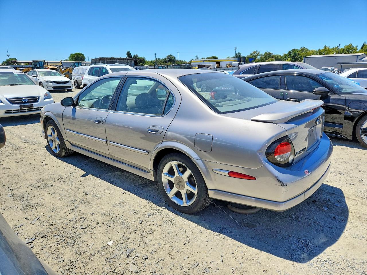 2001 Nissan Maxima Gxe Tan vin: JN1CA31A21T107766