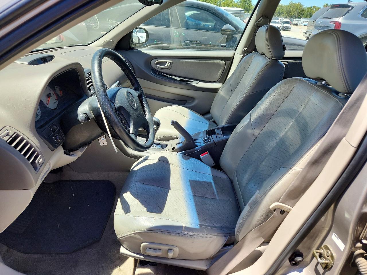 2001 Nissan Maxima Gxe Tan vin: JN1CA31A21T107766