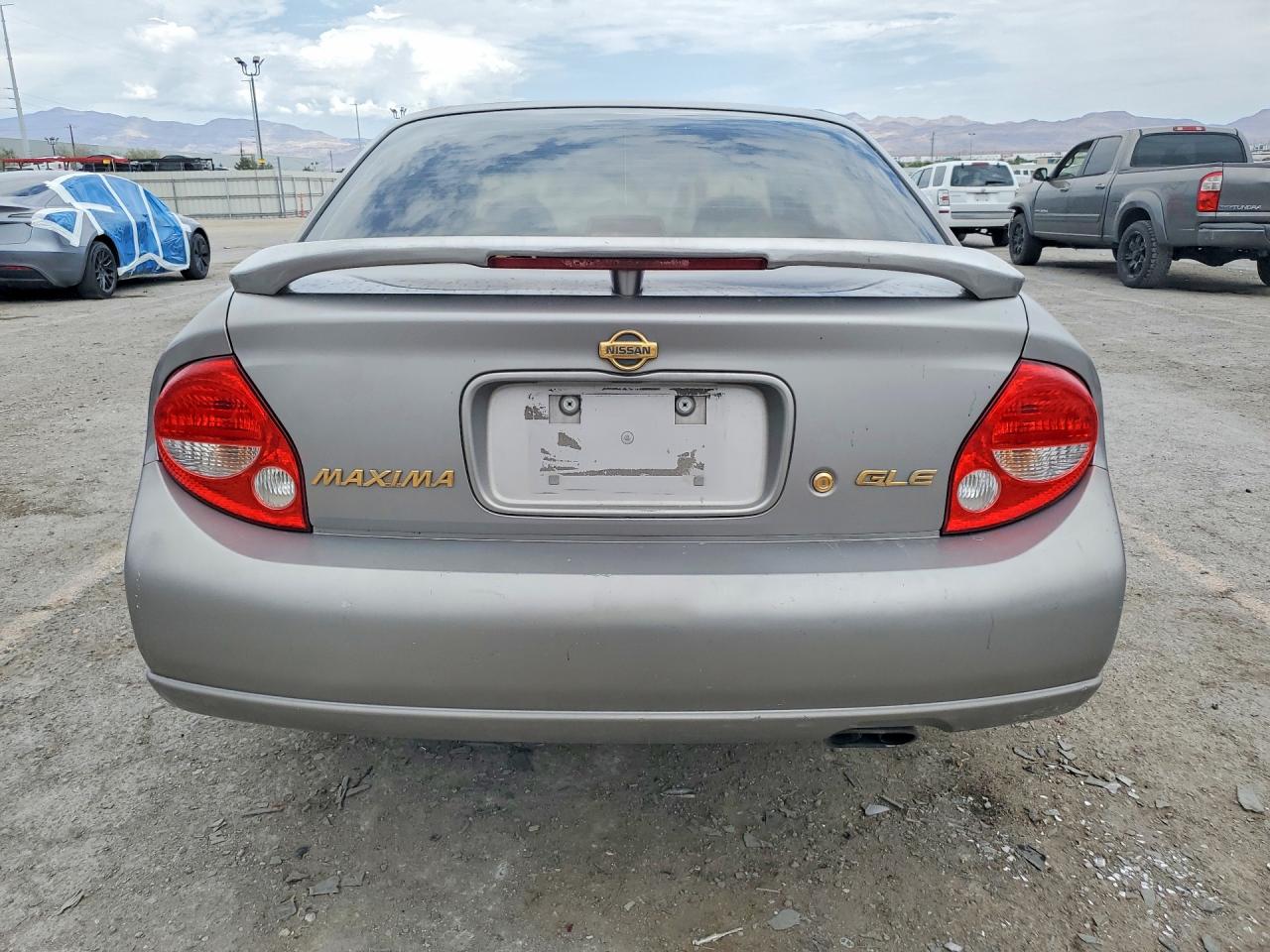 2000 Nissan Maxima Gxe Gray vin: JN1CA31A3YT213413