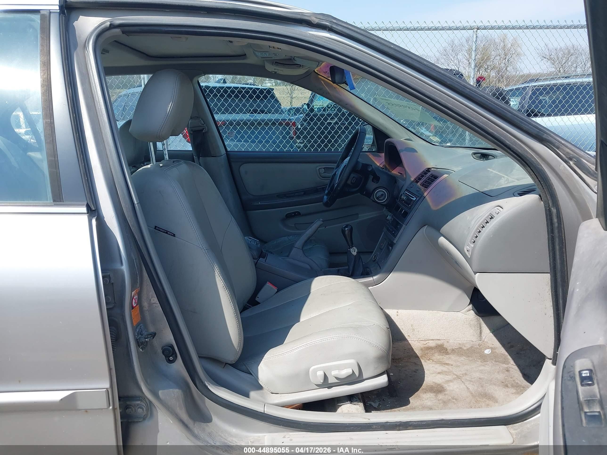 2000 Nissan Maxima Gle/gxe/se Silver vin: JN1CA31A4YT010899