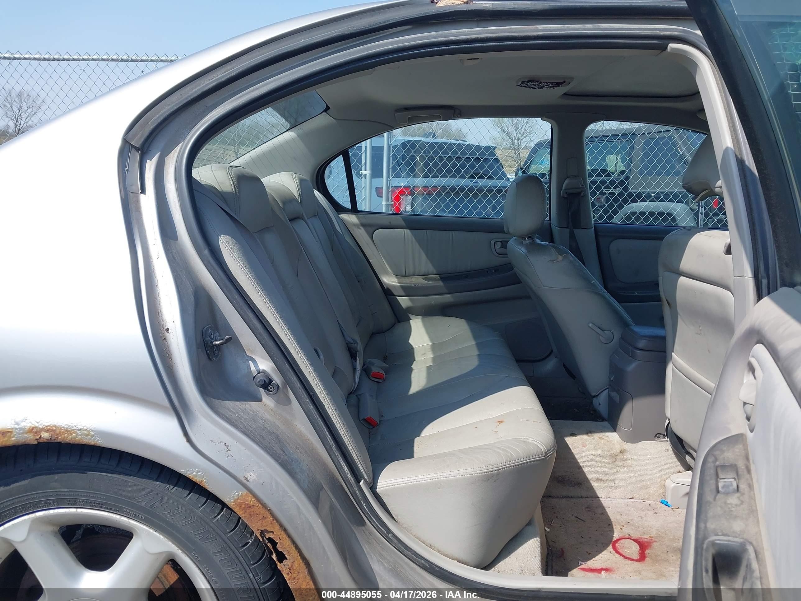 2000 Nissan Maxima Gle/gxe/se Silver vin: JN1CA31A4YT010899