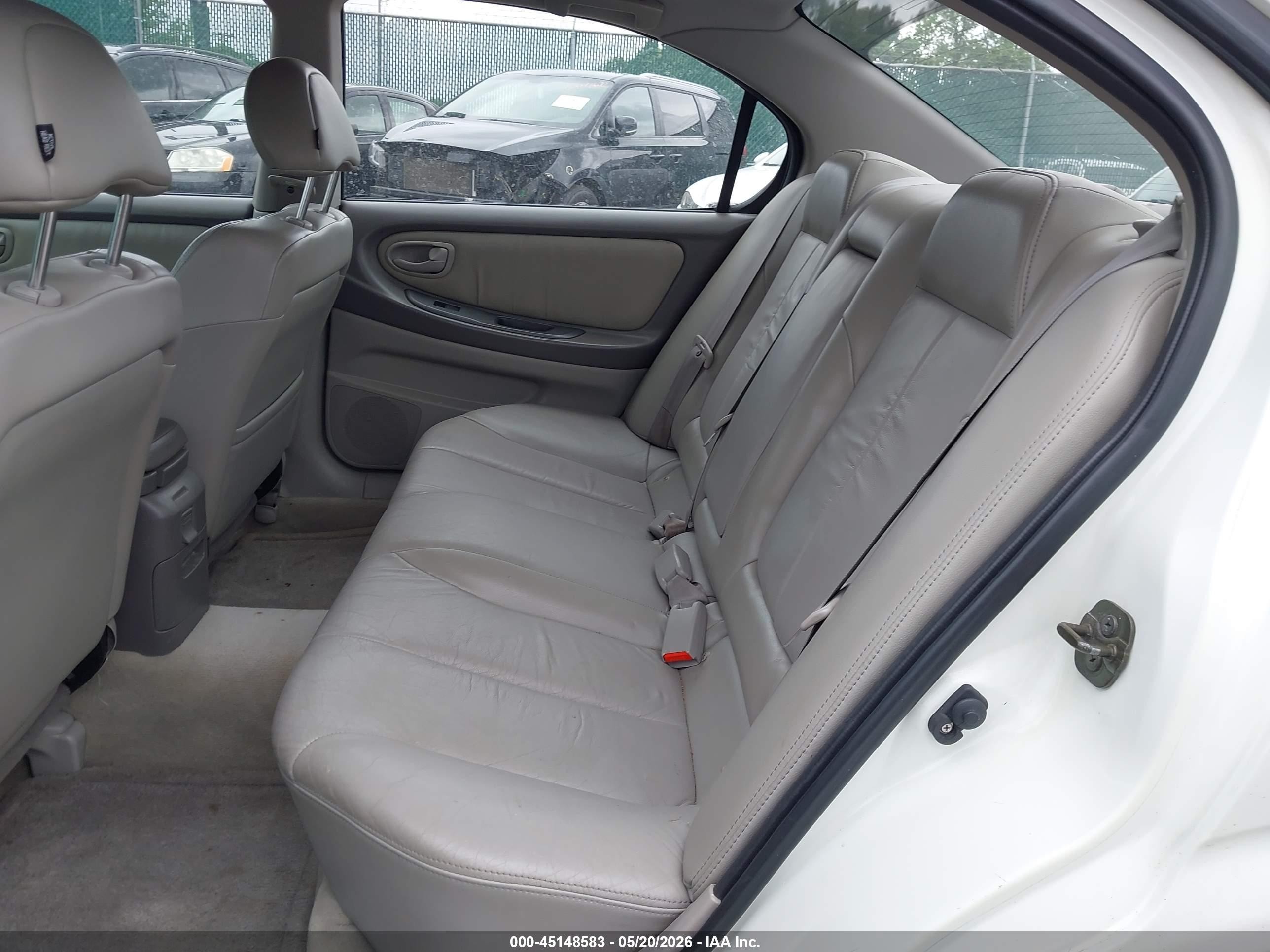 2001 Nissan Maxima Se White vin: JN1CA31D11T828817