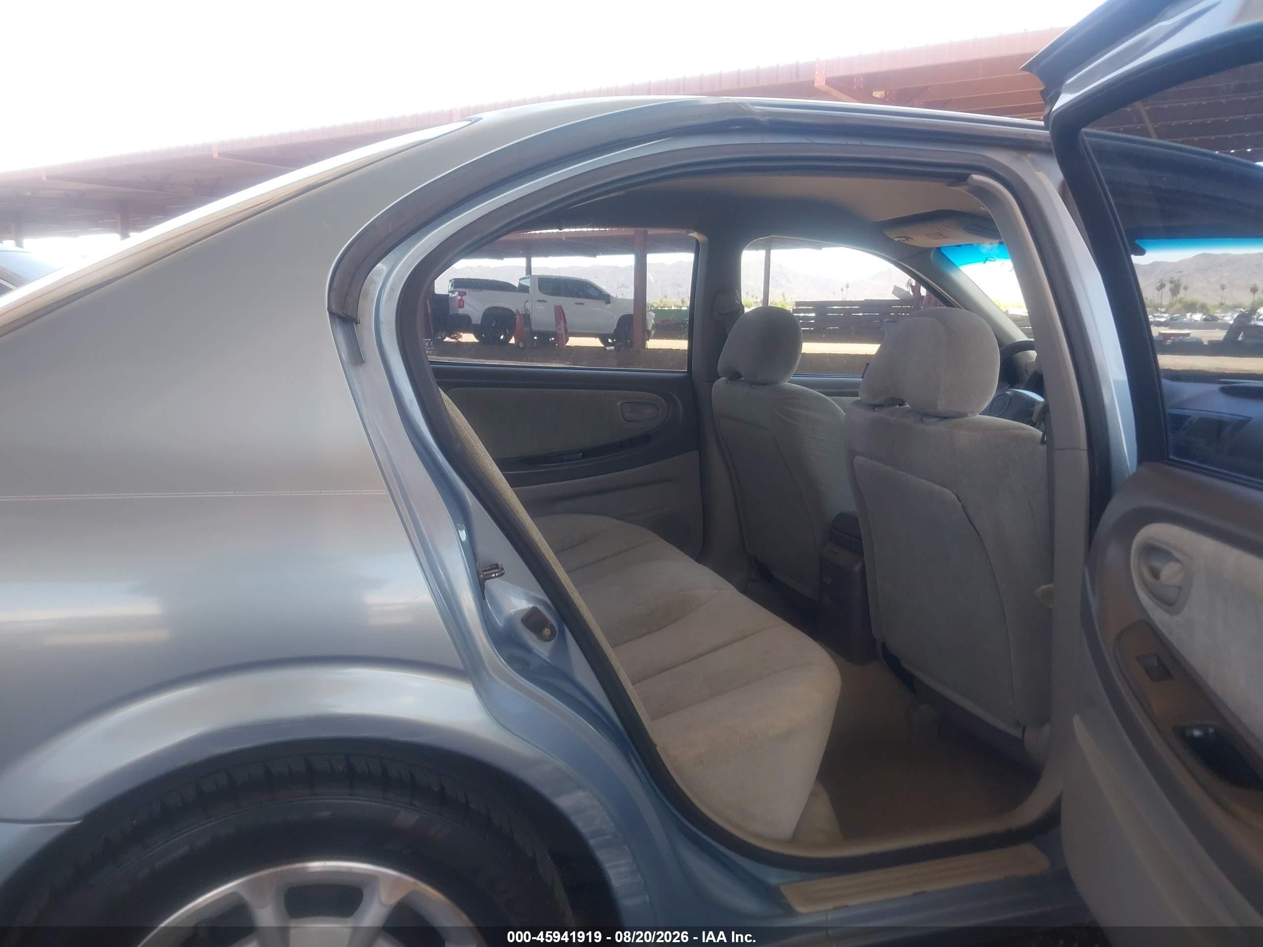2001 Nissan Maxima Gxe Light Blue vin: JN1CA31D51T613554