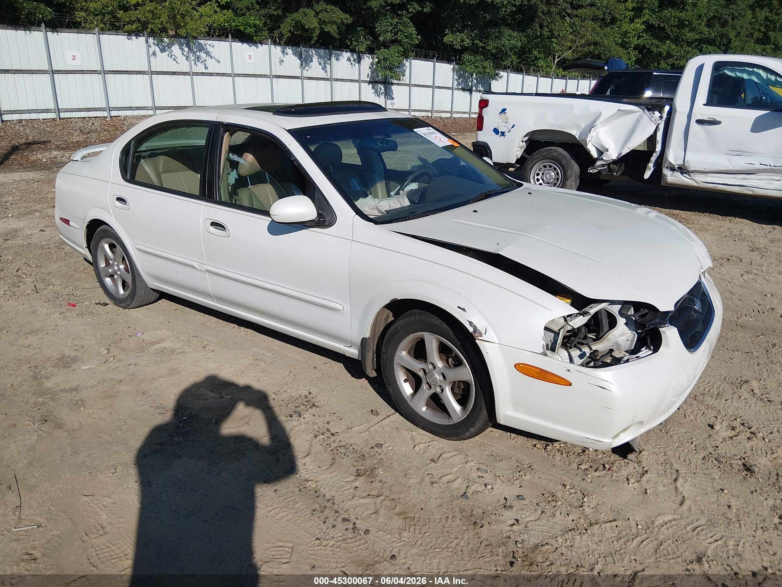 2001 Nissan Maxima Gle Белый vin: JN1CA31DX1T816309