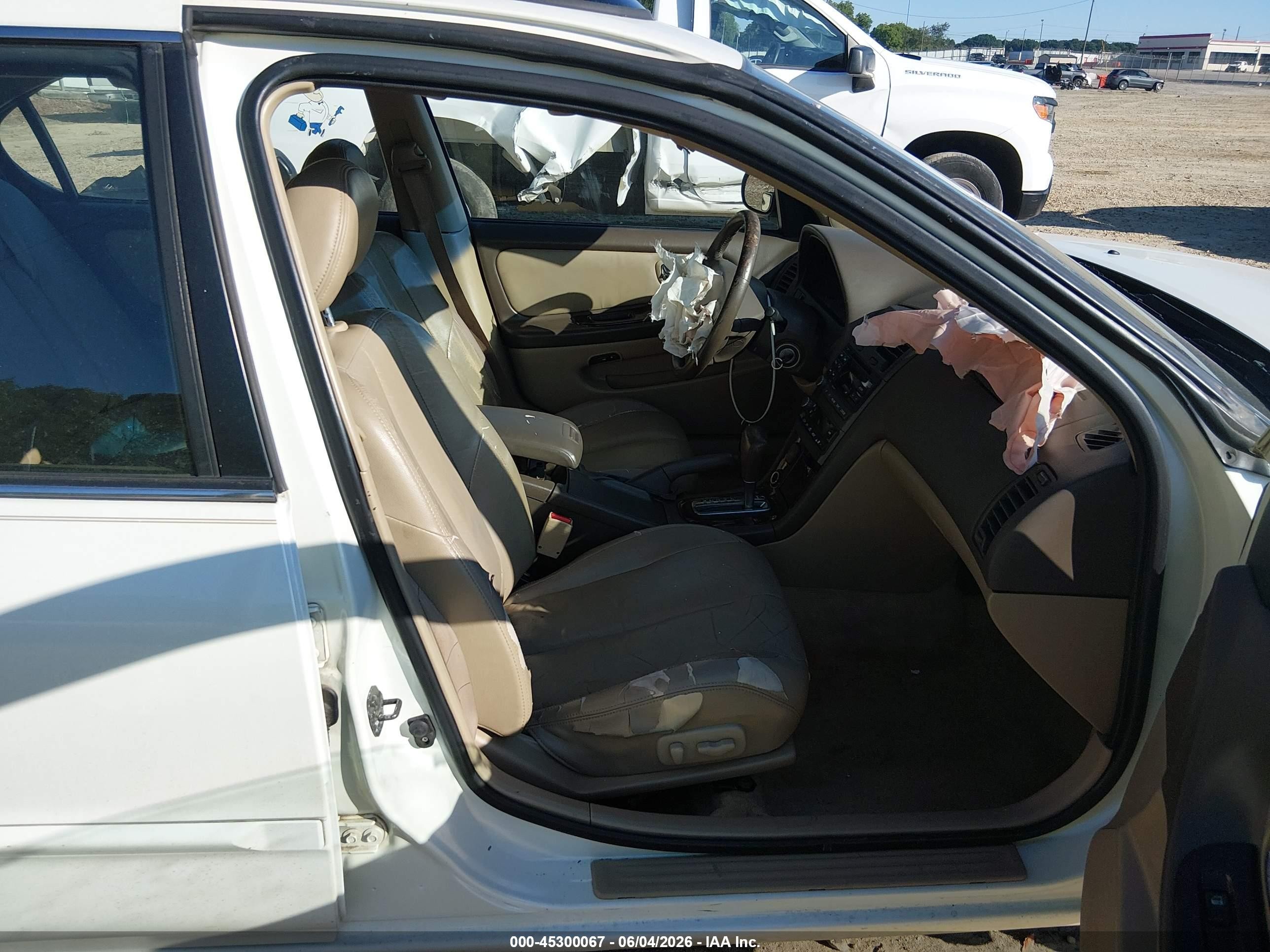 2001 Nissan Maxima Gle Белый vin: JN1CA31DX1T816309