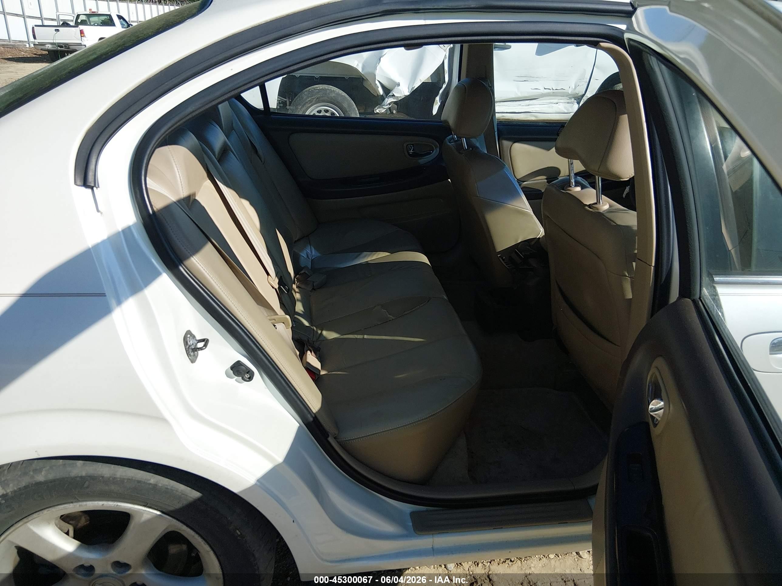 2001 Nissan Maxima Gle Белый vin: JN1CA31DX1T816309