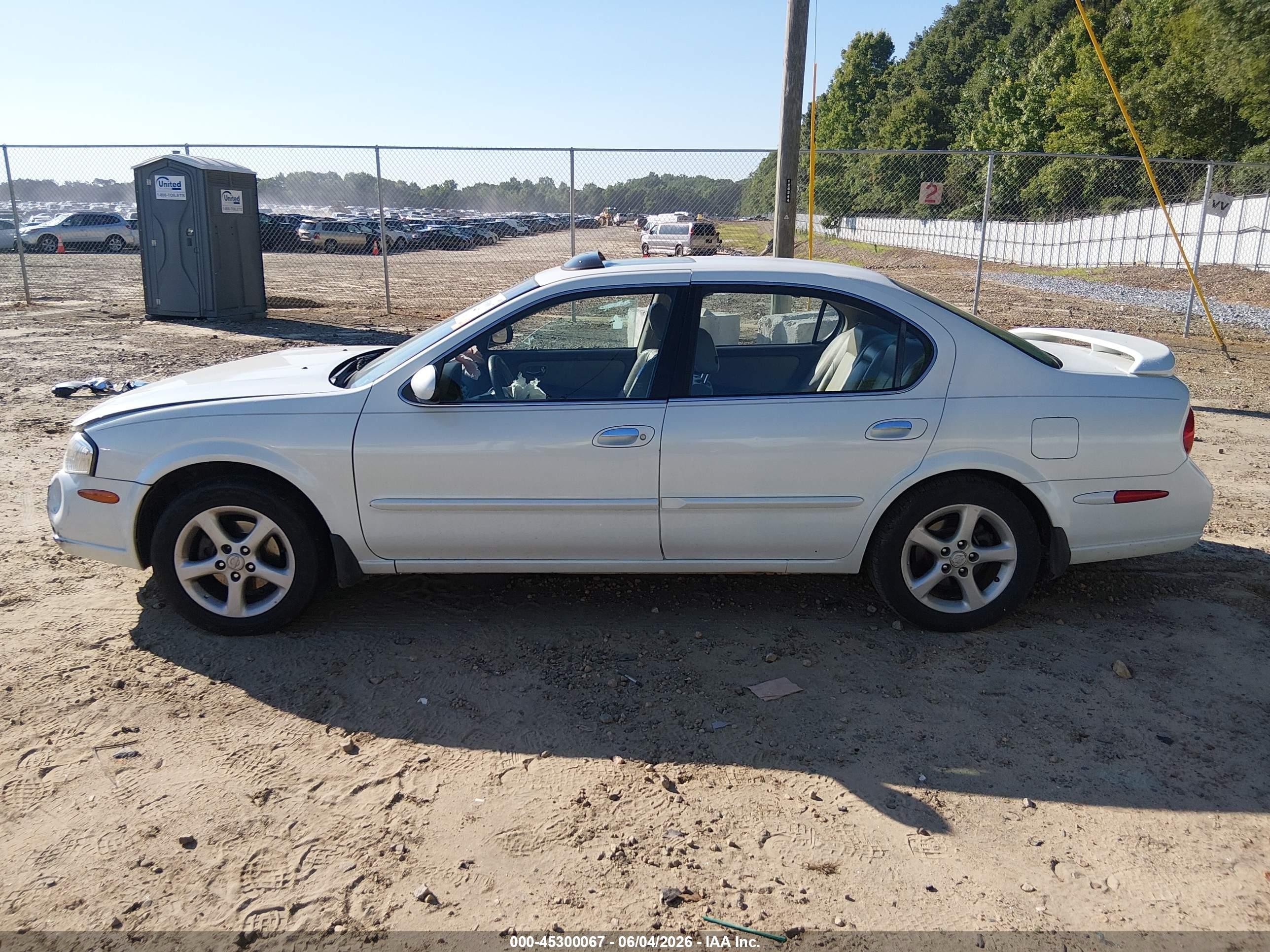 2001 Nissan Maxima Gle Белый vin: JN1CA31DX1T816309