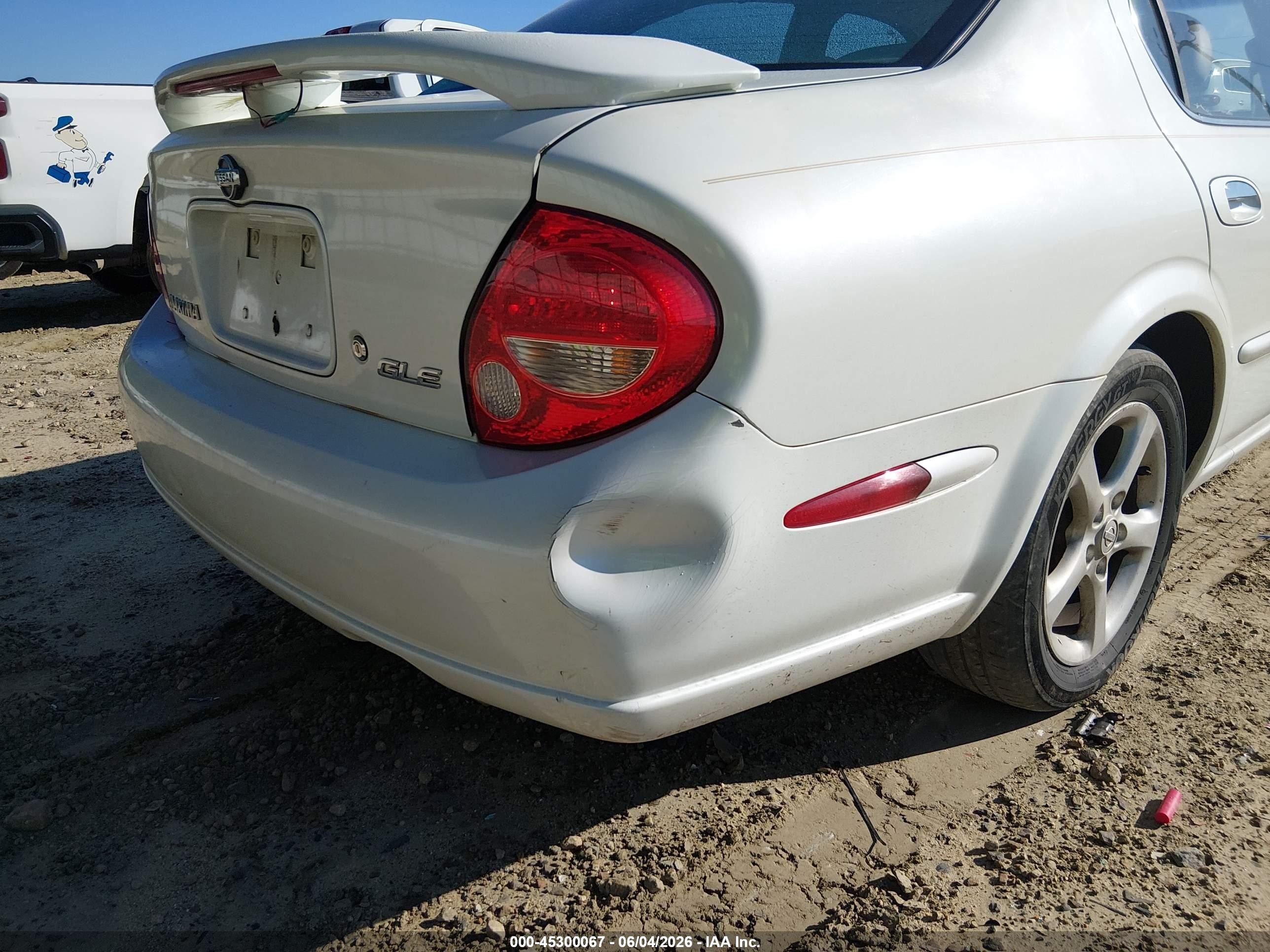 2001 Nissan Maxima Gle Белый vin: JN1CA31DX1T816309