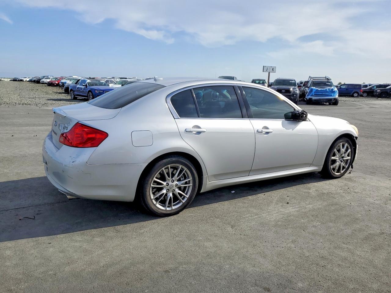 2010 Infiniti G37 Silver vin: JN1CV6AP0AM203819