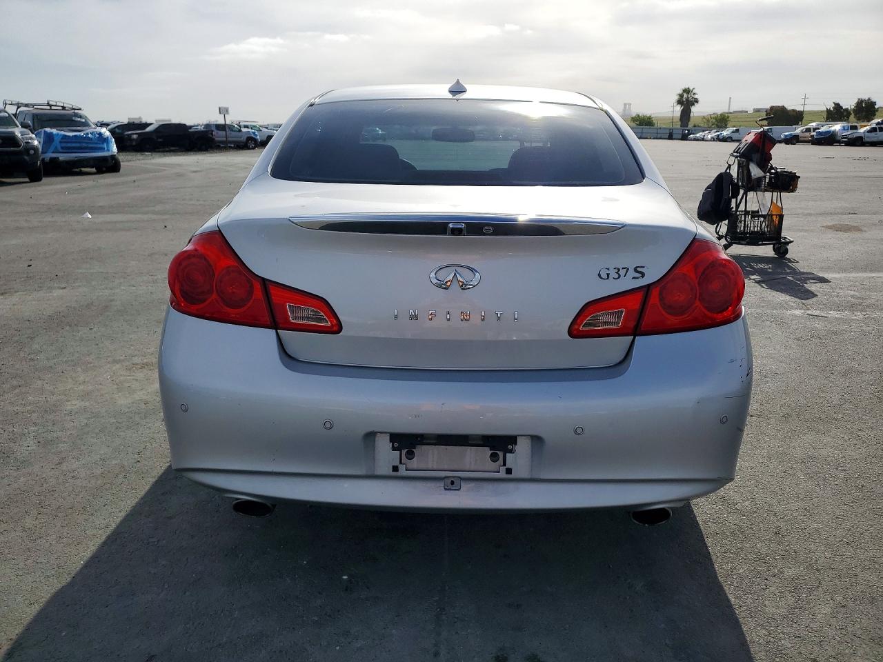 2010 Infiniti G37 Silver vin: JN1CV6AP0AM203819