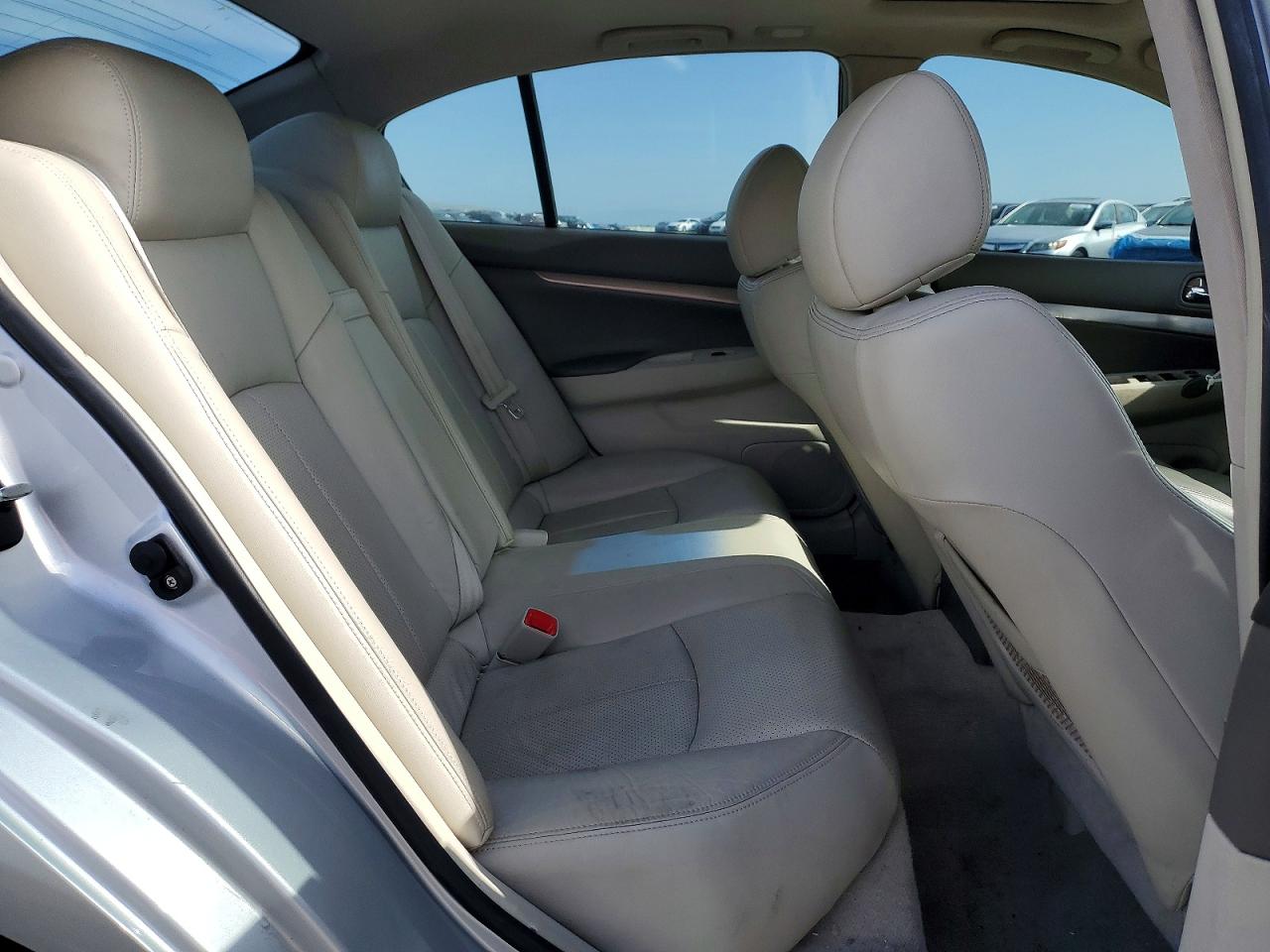 2010 Infiniti G37 Silver vin: JN1CV6AP0AM203819