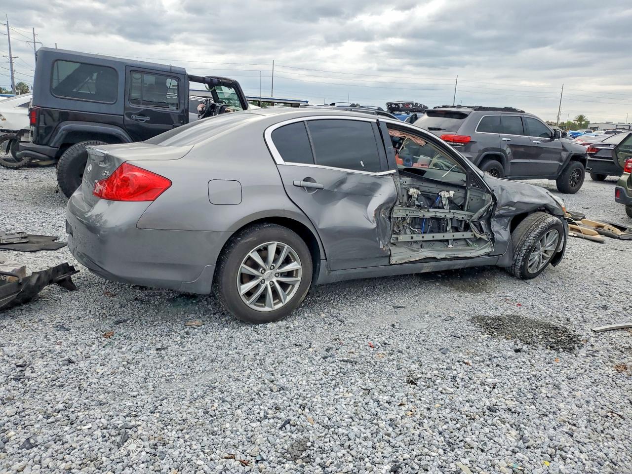 2010 Infiniti G37 Sedan Base Silver vin: JN1CV6AP0AM408816