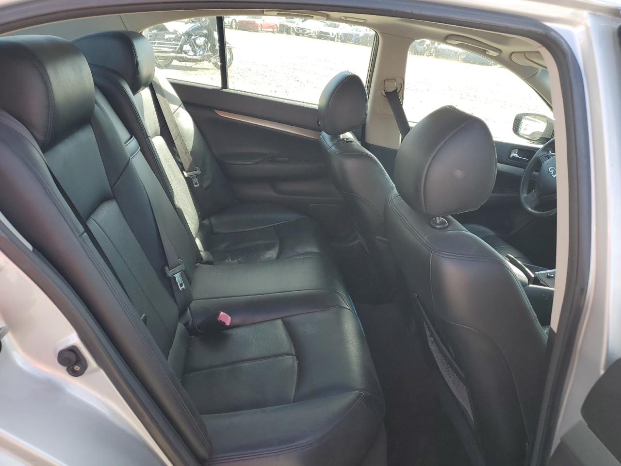 2011 Infiniti G37 Base Silver vin: JN1CV6AP0BM302481