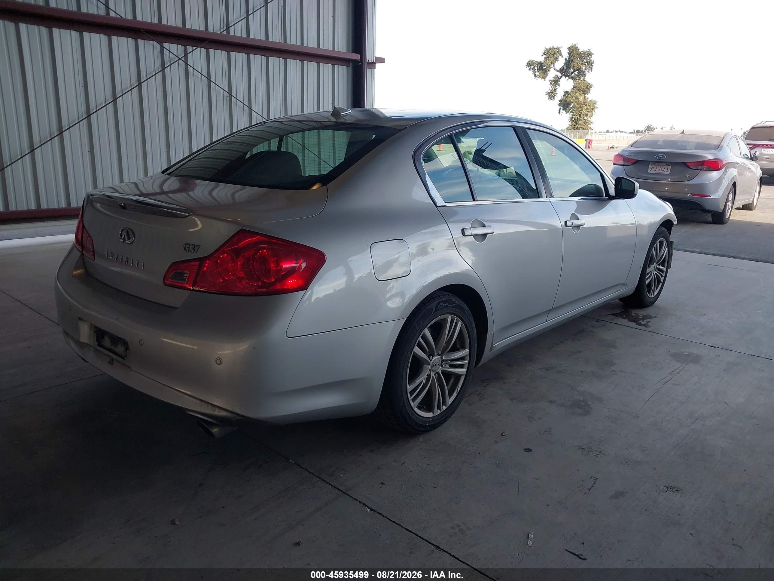 2011 Infiniti G37 Journey Серебряный vin: JN1CV6AP0BM303193