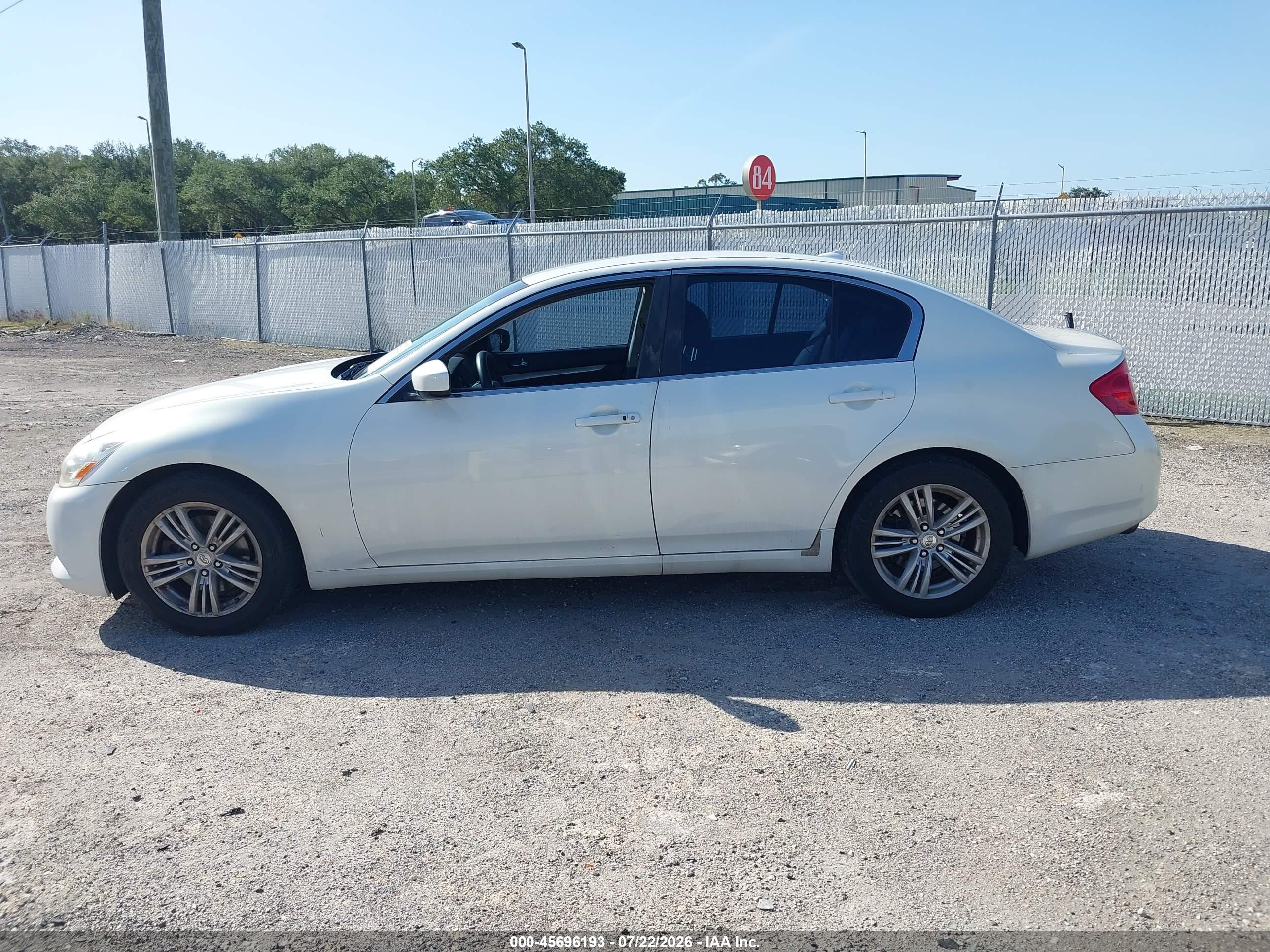 2011 Infiniti G37 Journey White vin: JN1CV6AP0BM506911