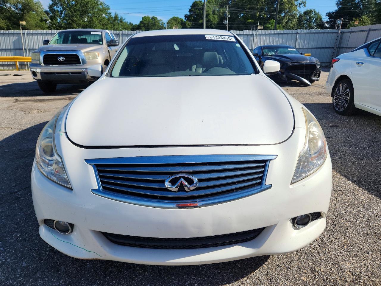 2015 Infiniti Q40 Base White vin: JN1CV6AP0FM500063