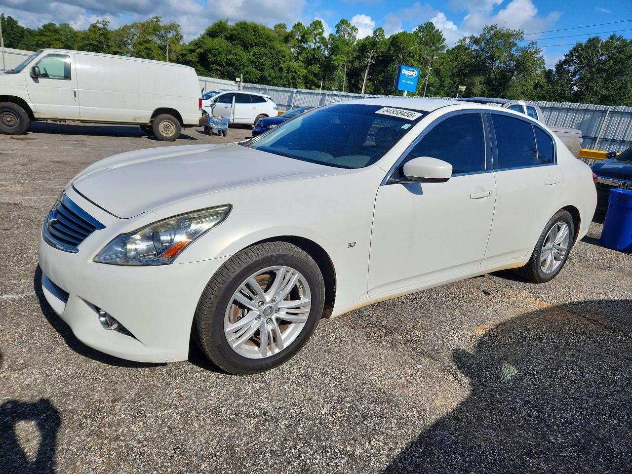 2015 Infiniti Q40 Base Белый vin: JN1CV6AP0FM500063