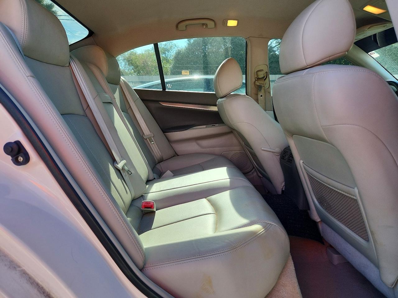 2015 Infiniti Q40 Base White vin: JN1CV6AP0FM500063