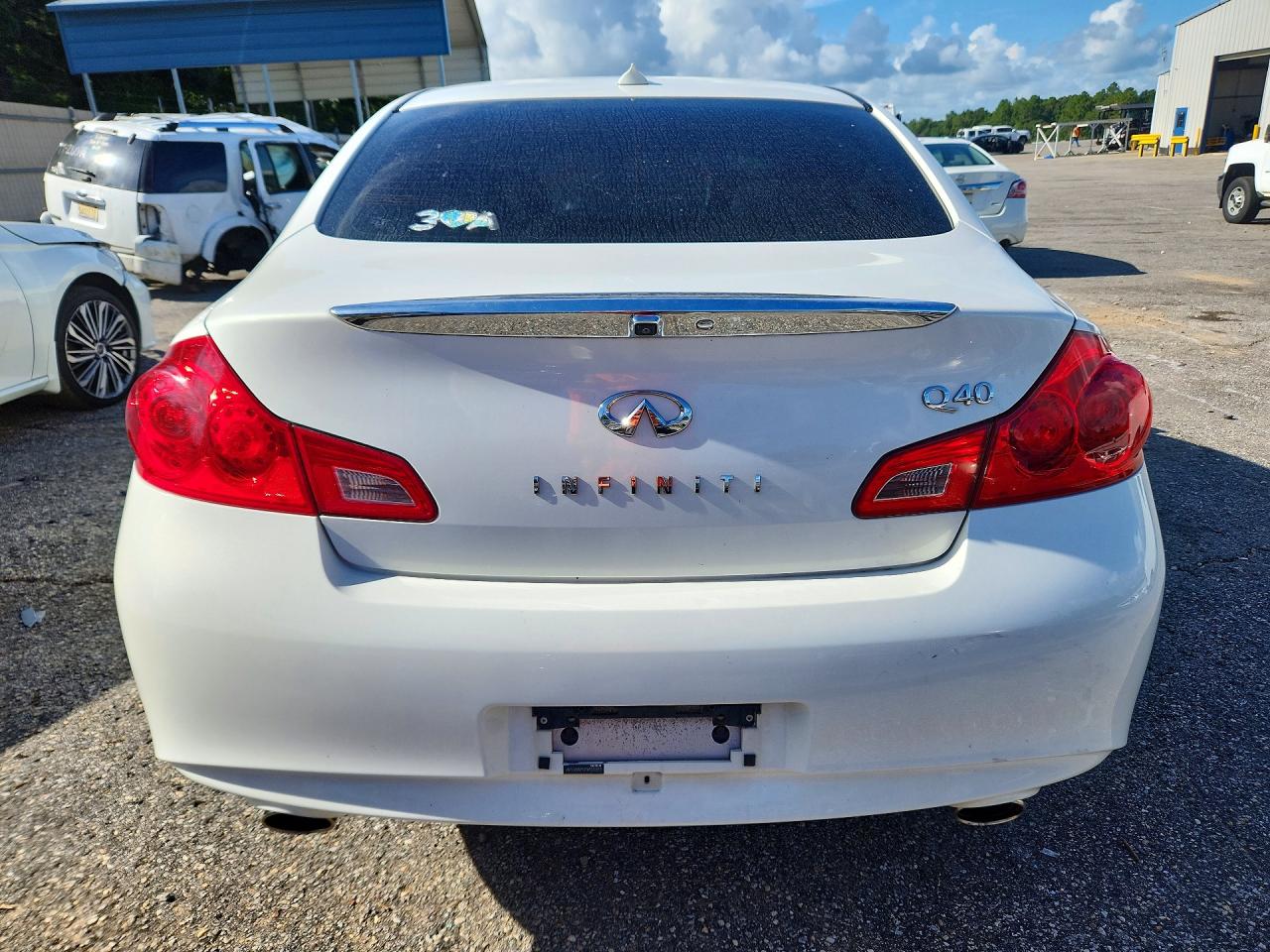 2015 Infiniti Q40 Base White vin: JN1CV6AP0FM500063