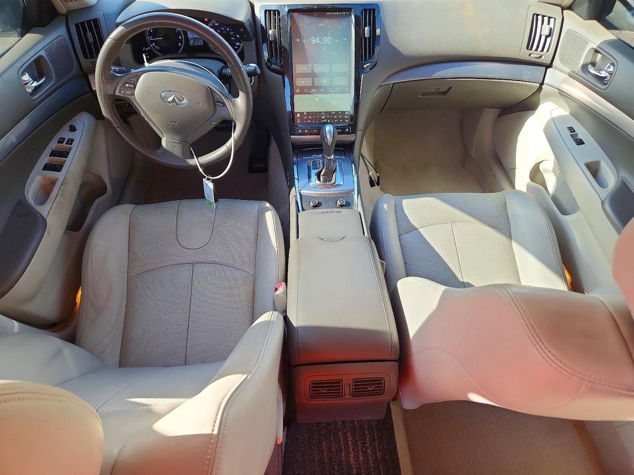 2015 Infiniti Q40 Base White vin: JN1CV6AP0FM500063