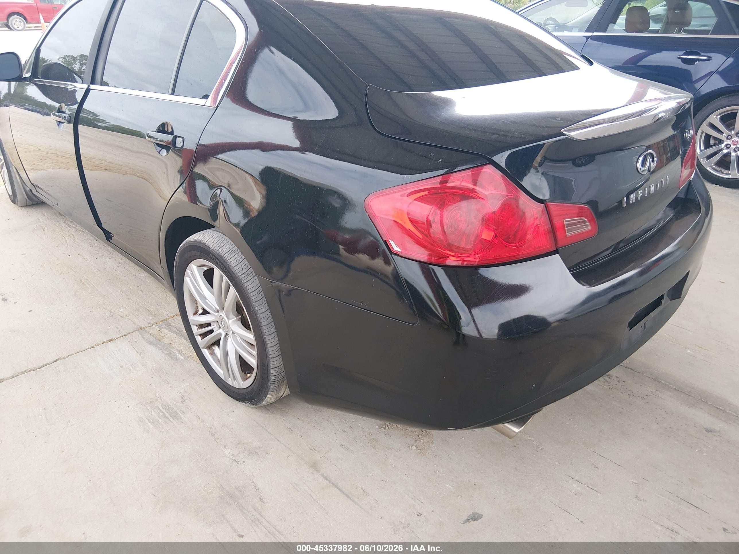 2015 Infiniti Q40   Black vin: JN1CV6AP0FM501987