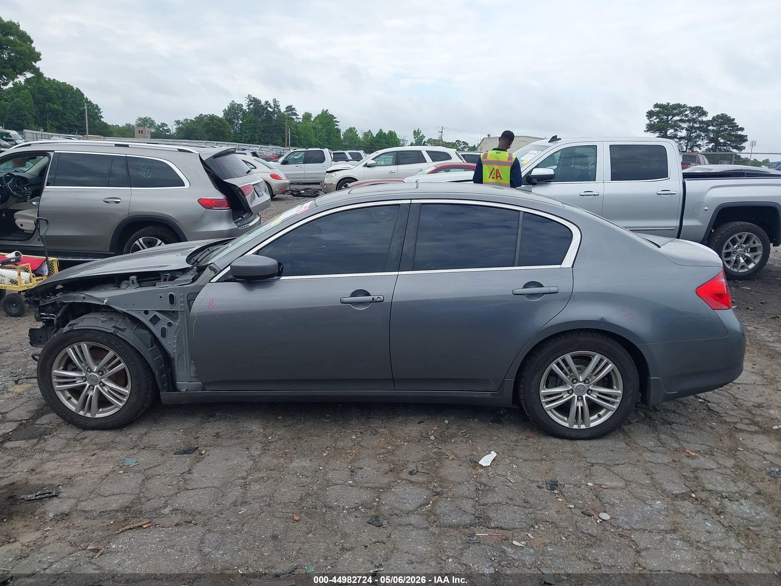 2015 Infiniti Q40   Серый vin: JN1CV6AP0FM502623
