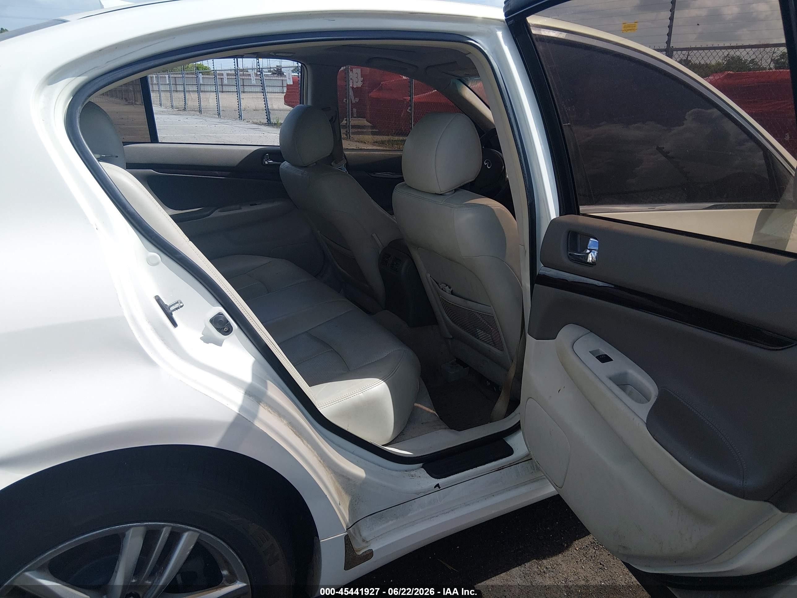 2011 Infiniti G37 Journey White vin: JN1CV6AP1BM506058