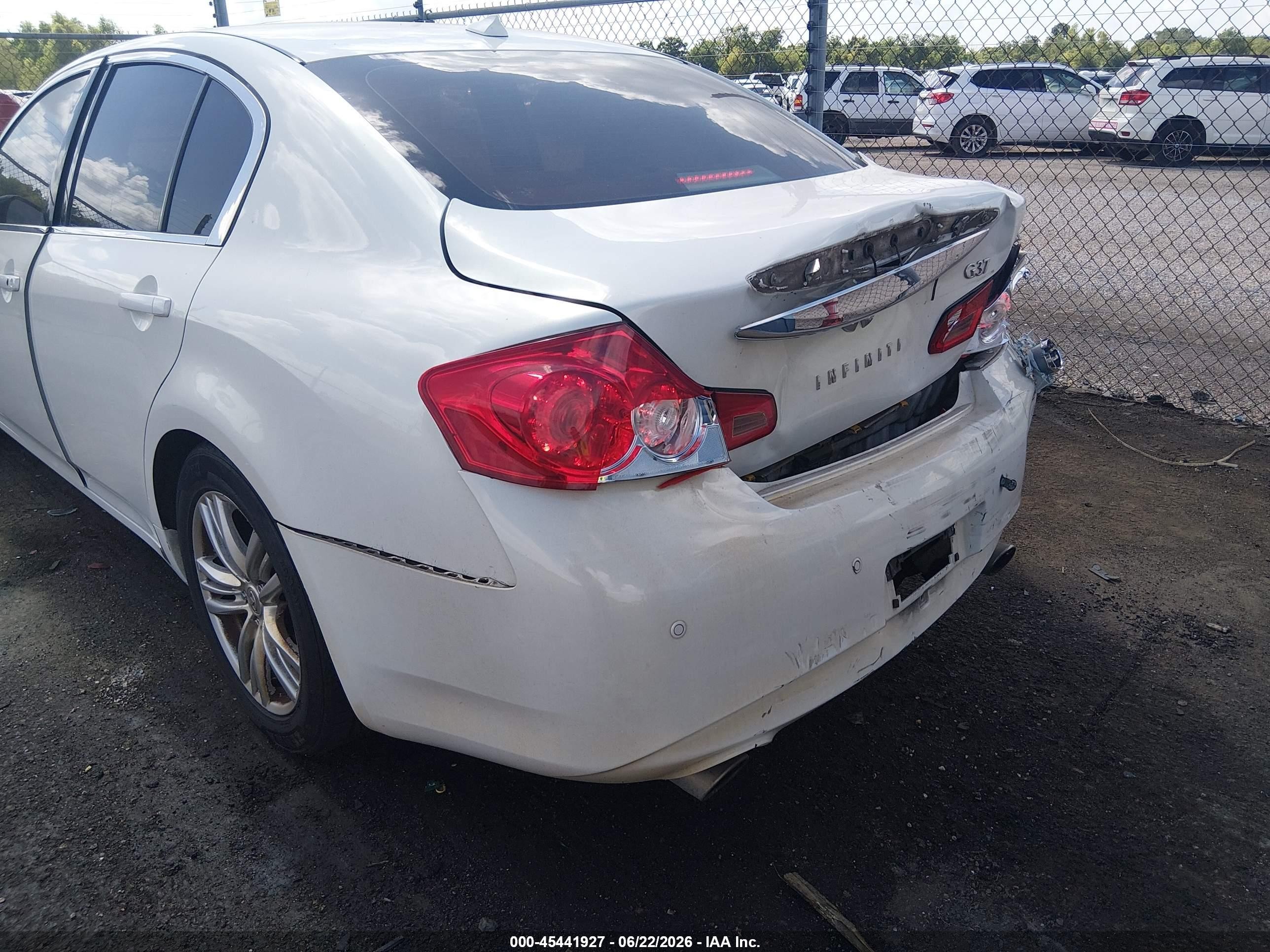 2011 Infiniti G37 Journey White vin: JN1CV6AP1BM506058