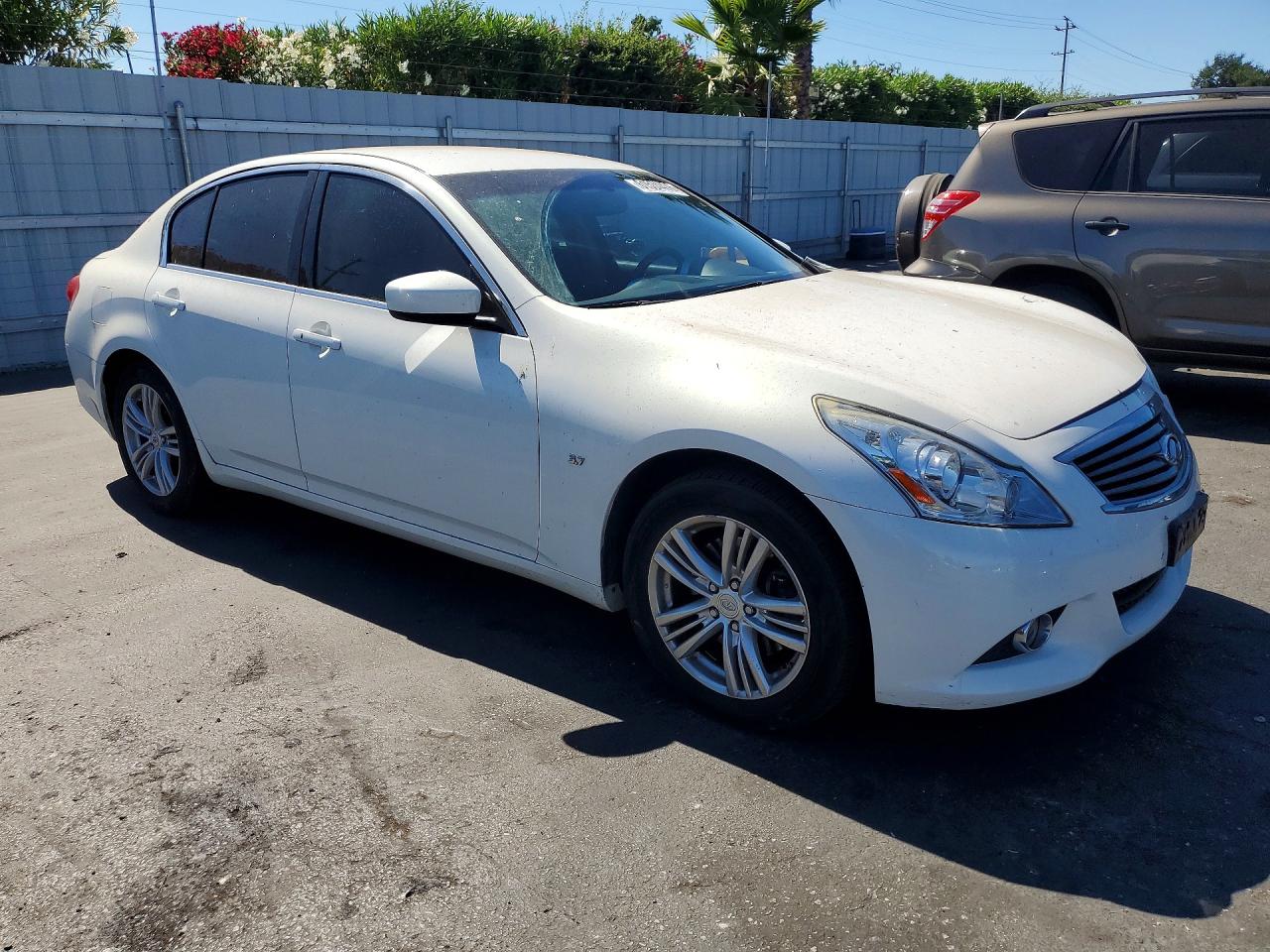2015 Infiniti Q40 Base White vin: JN1CV6AP1FM503375