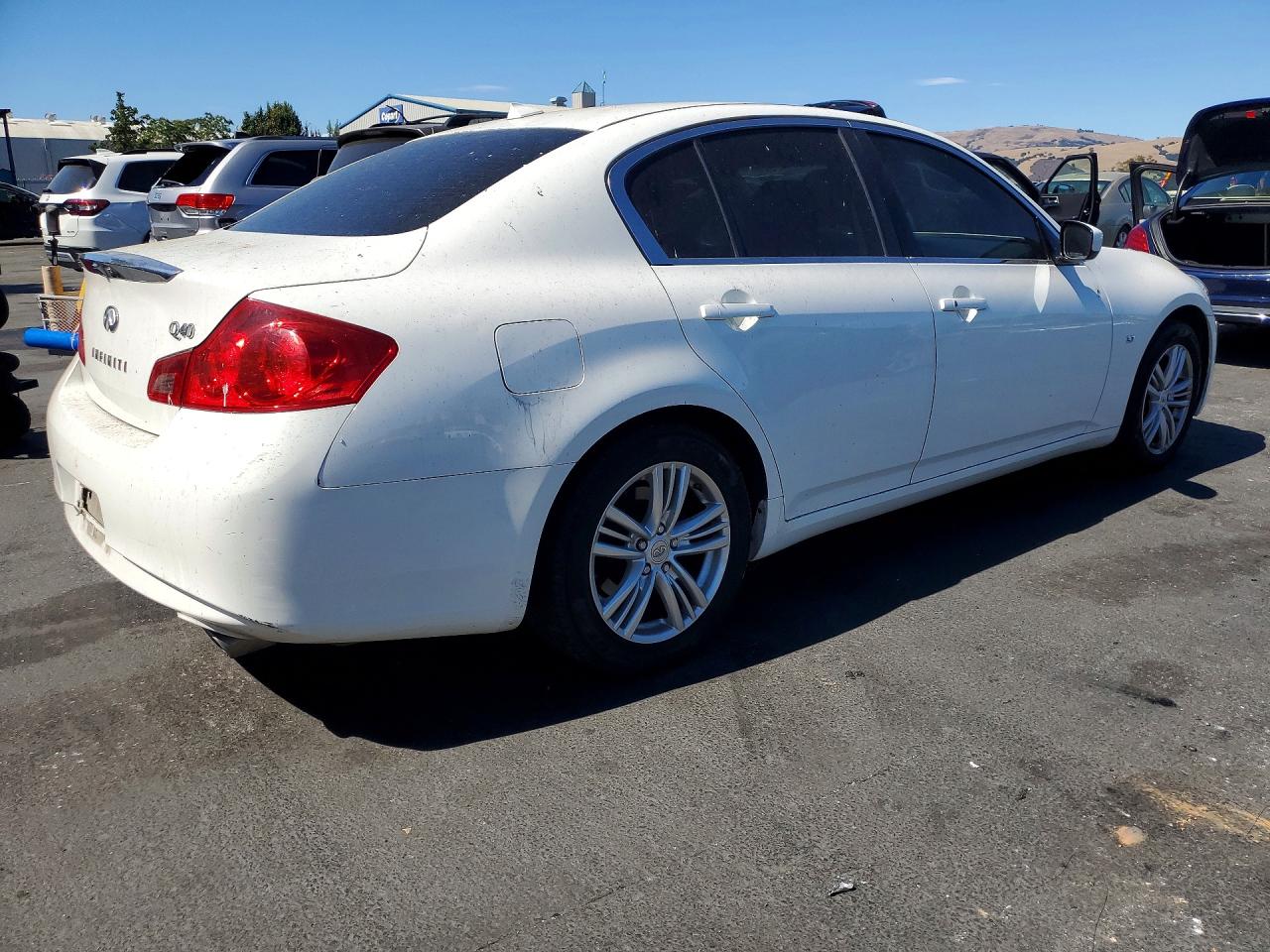 2015 Infiniti Q40 Base White vin: JN1CV6AP1FM503375