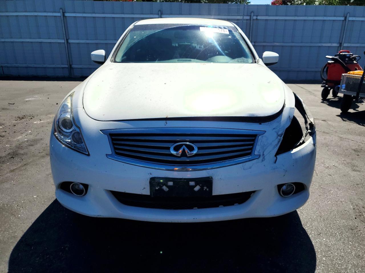 2015 Infiniti Q40 Base White vin: JN1CV6AP1FM503375