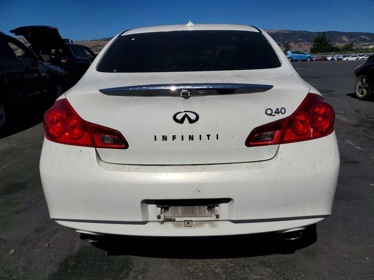 2015 Infiniti Q40 Base White vin: JN1CV6AP1FM503375