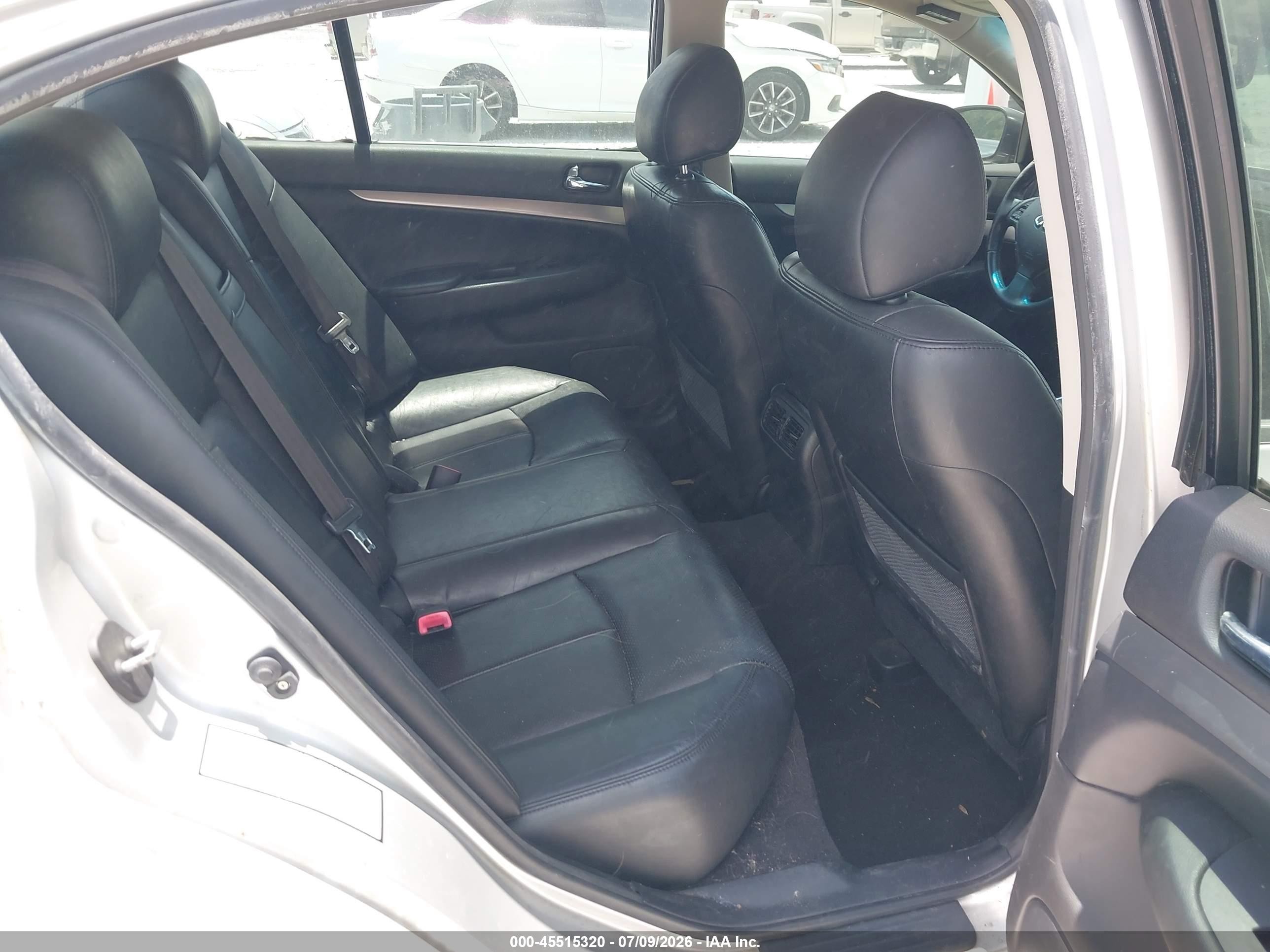 2010 Infiniti G37 Journey Silver vin: JN1CV6AP2AM402564