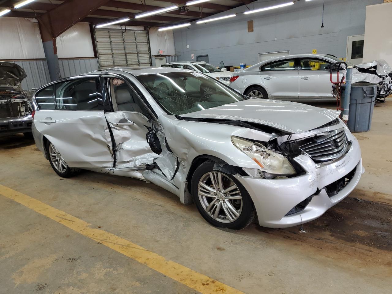 2011 Infiniti G37 Sedan Серебряный vin: JN1CV6AP2BM507512