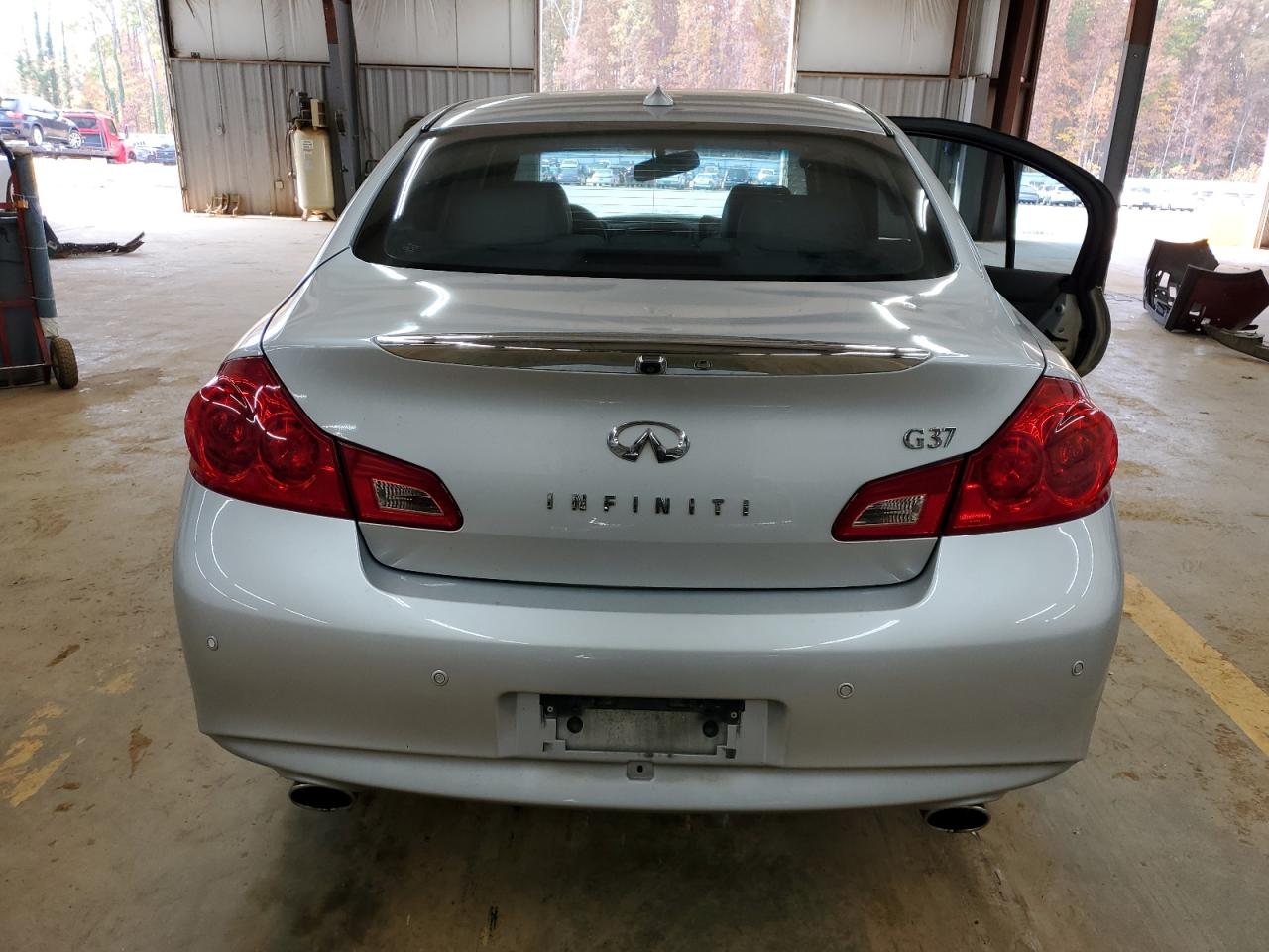 2011 Infiniti G37 Sedan Серебряный vin: JN1CV6AP2BM507512