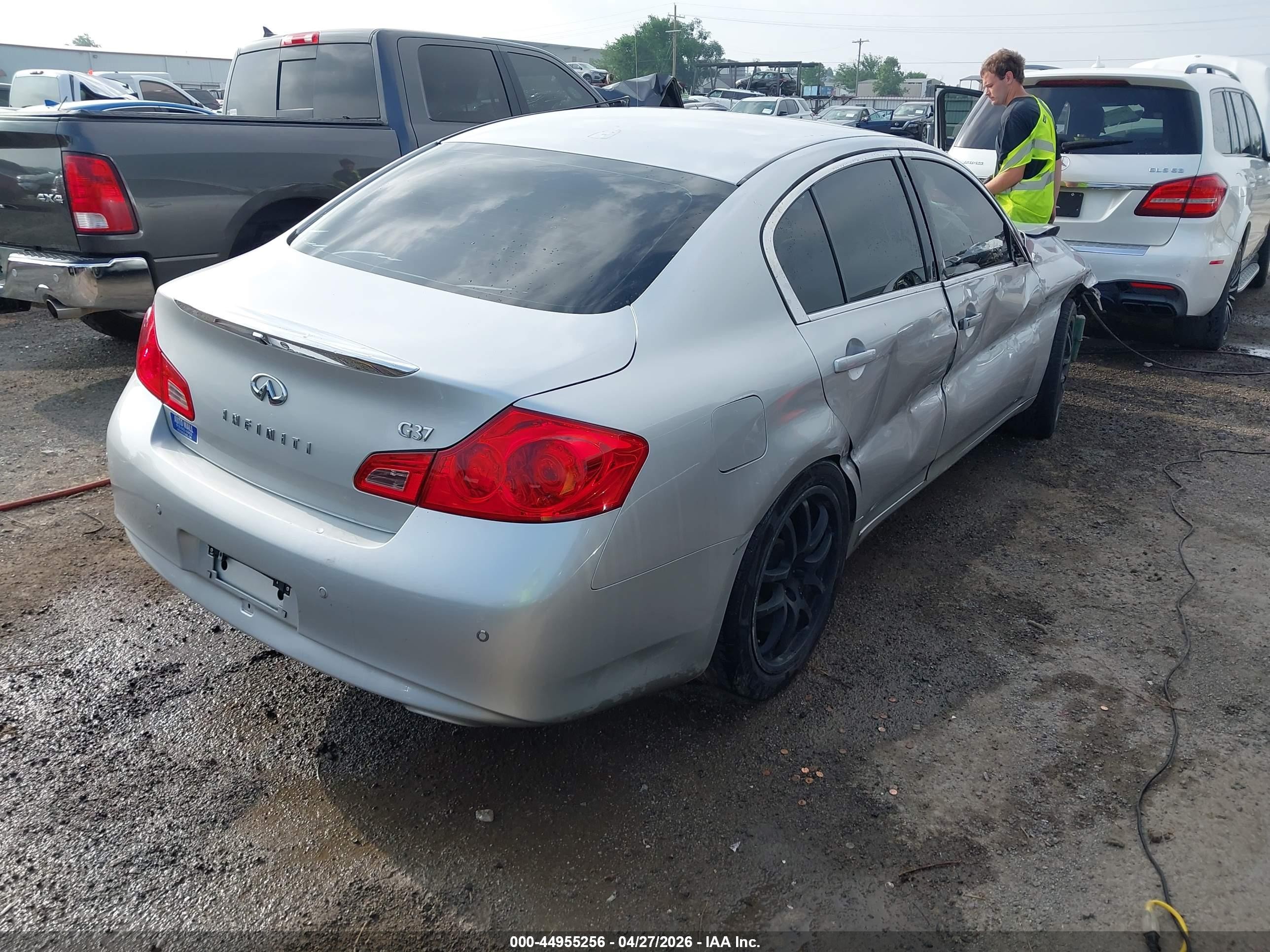 2012 Infiniti G37 Journey Silver vin: JN1CV6AP2CM931466