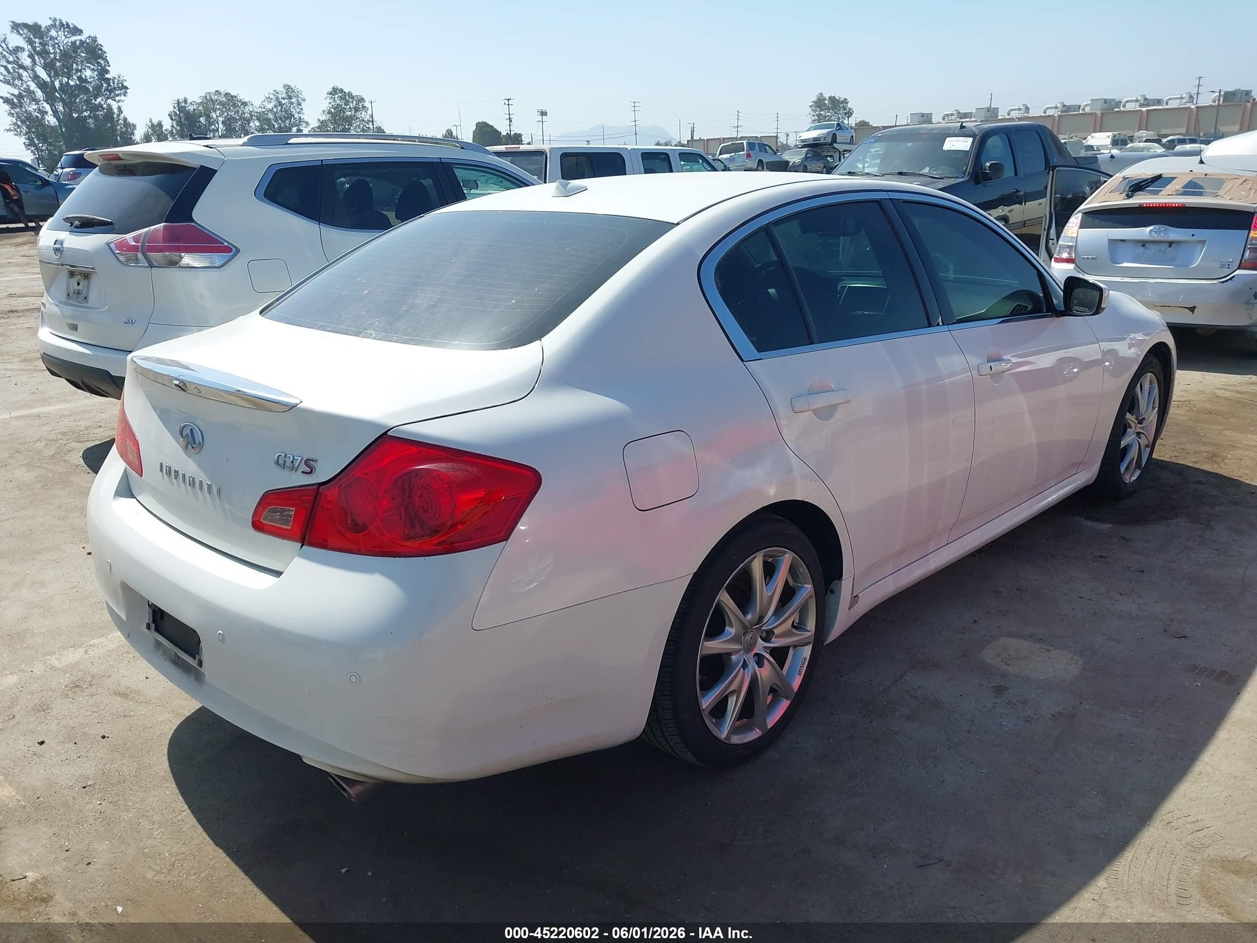 2013 Infiniti G37 Journey White vin: JN1CV6AP2DM301237