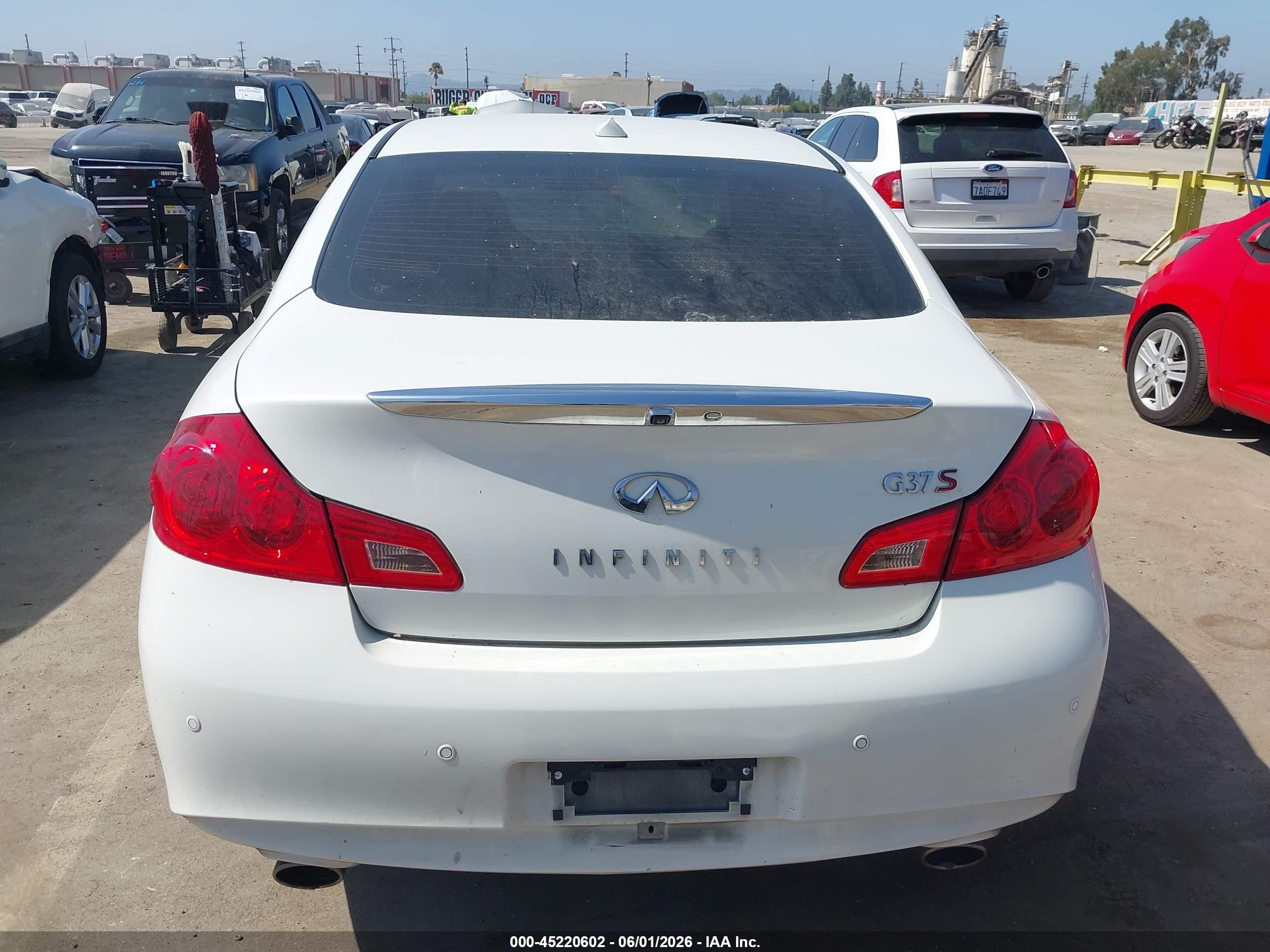 2013 Infiniti G37 Journey White vin: JN1CV6AP2DM301237
