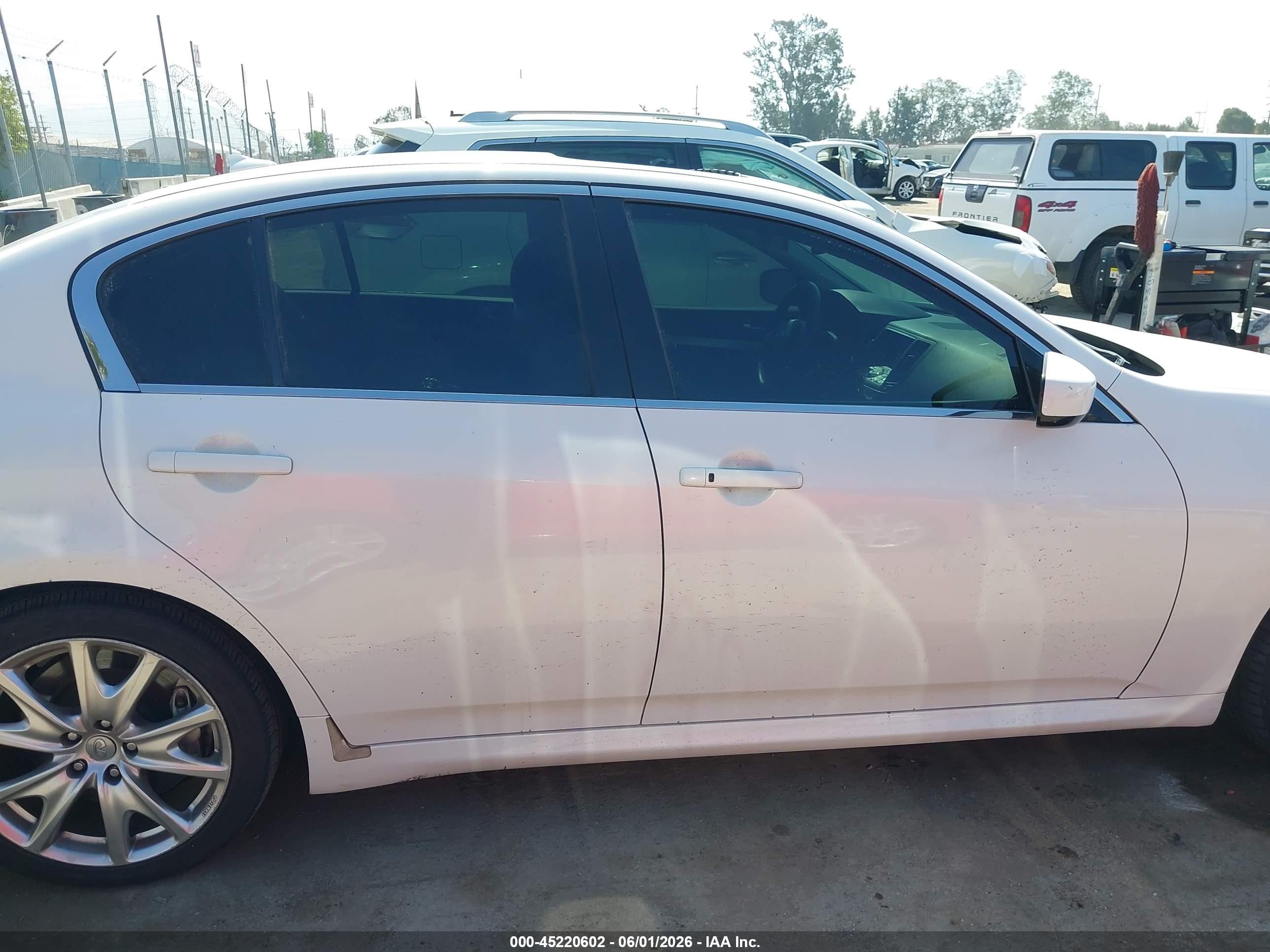 2013 Infiniti G37 Journey White vin: JN1CV6AP2DM301237