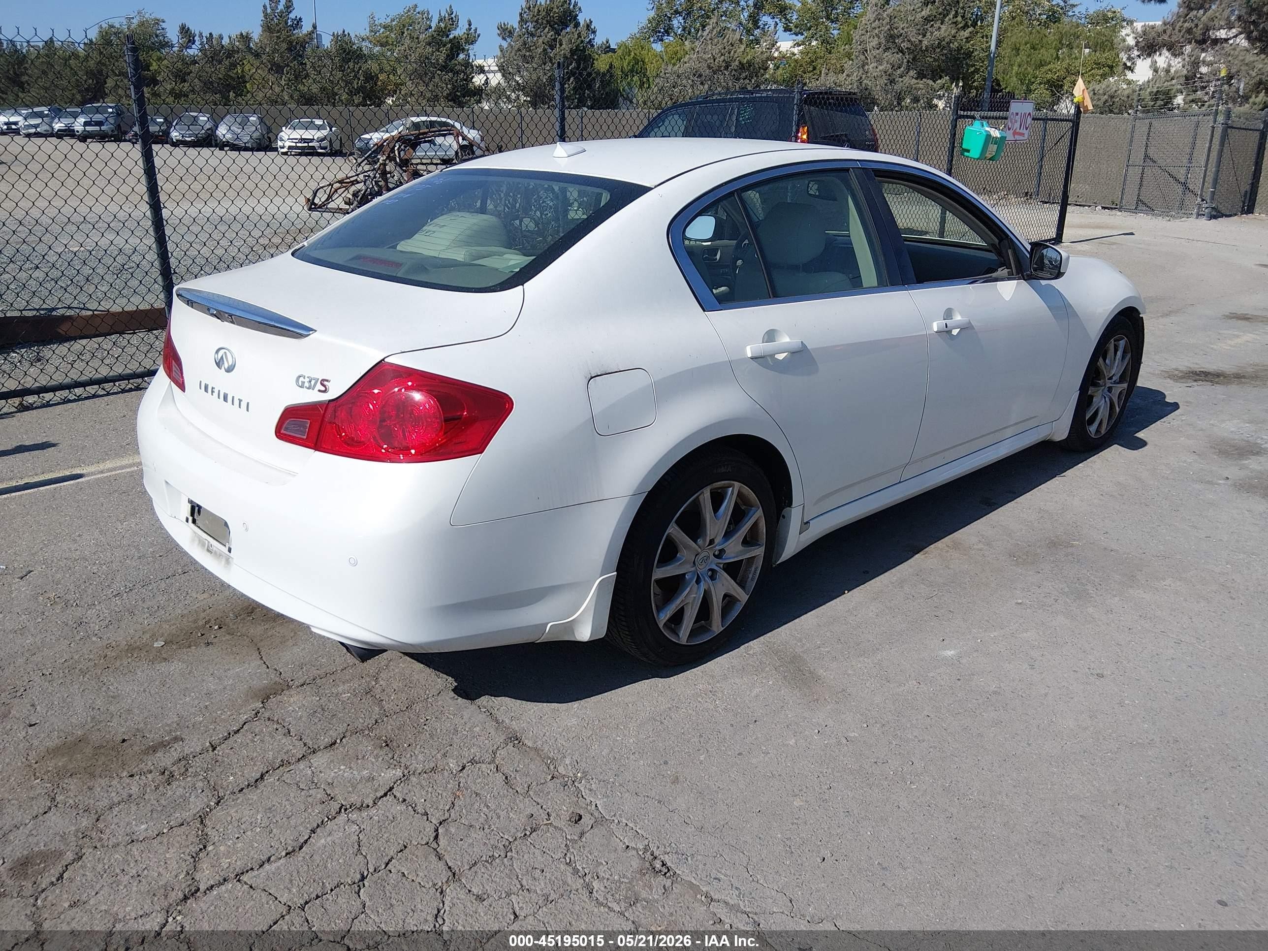 2013 Infiniti G37 Journey White vin: JN1CV6AP2DM713657