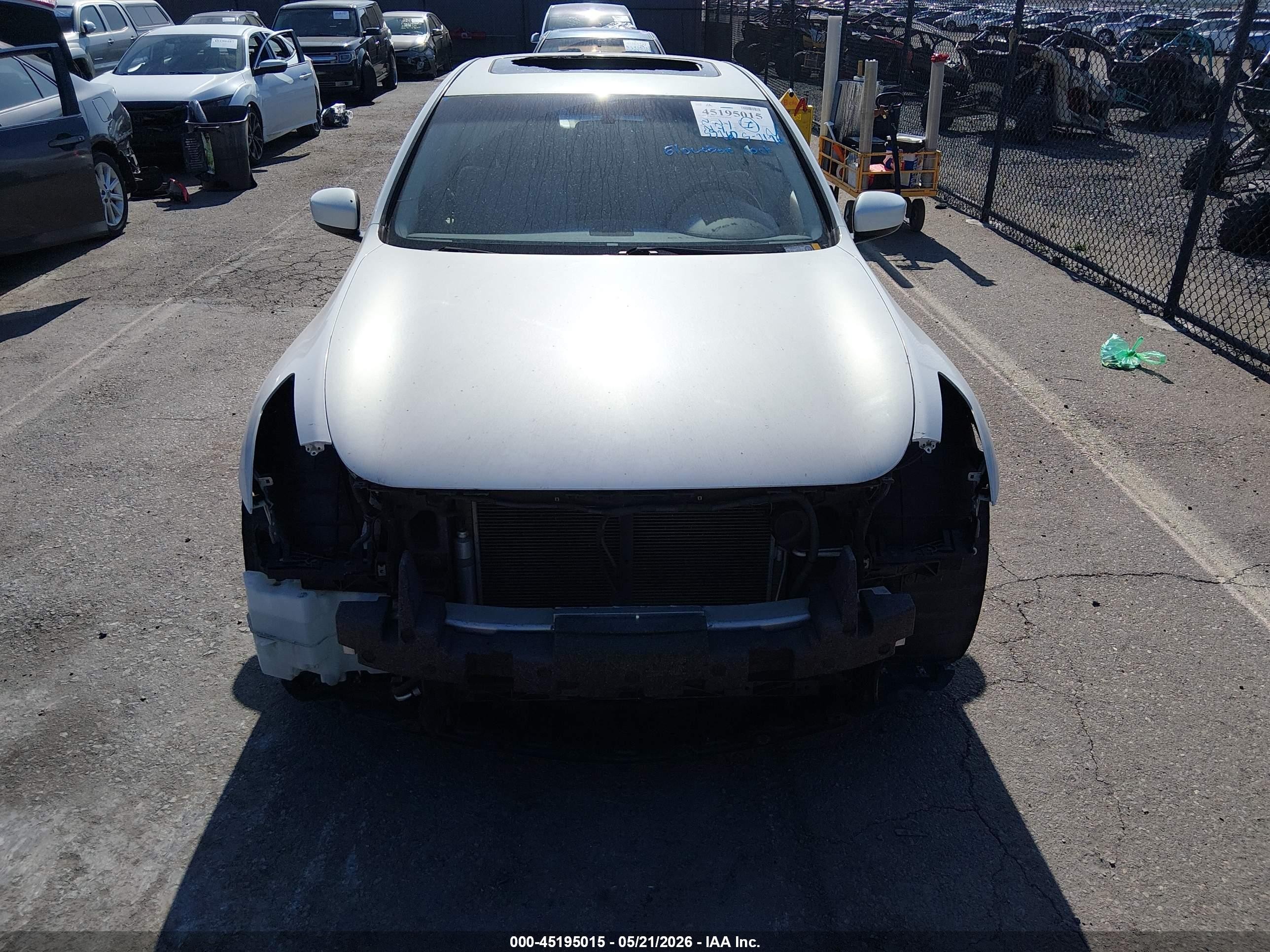 2013 Infiniti G37 Journey White vin: JN1CV6AP2DM713657