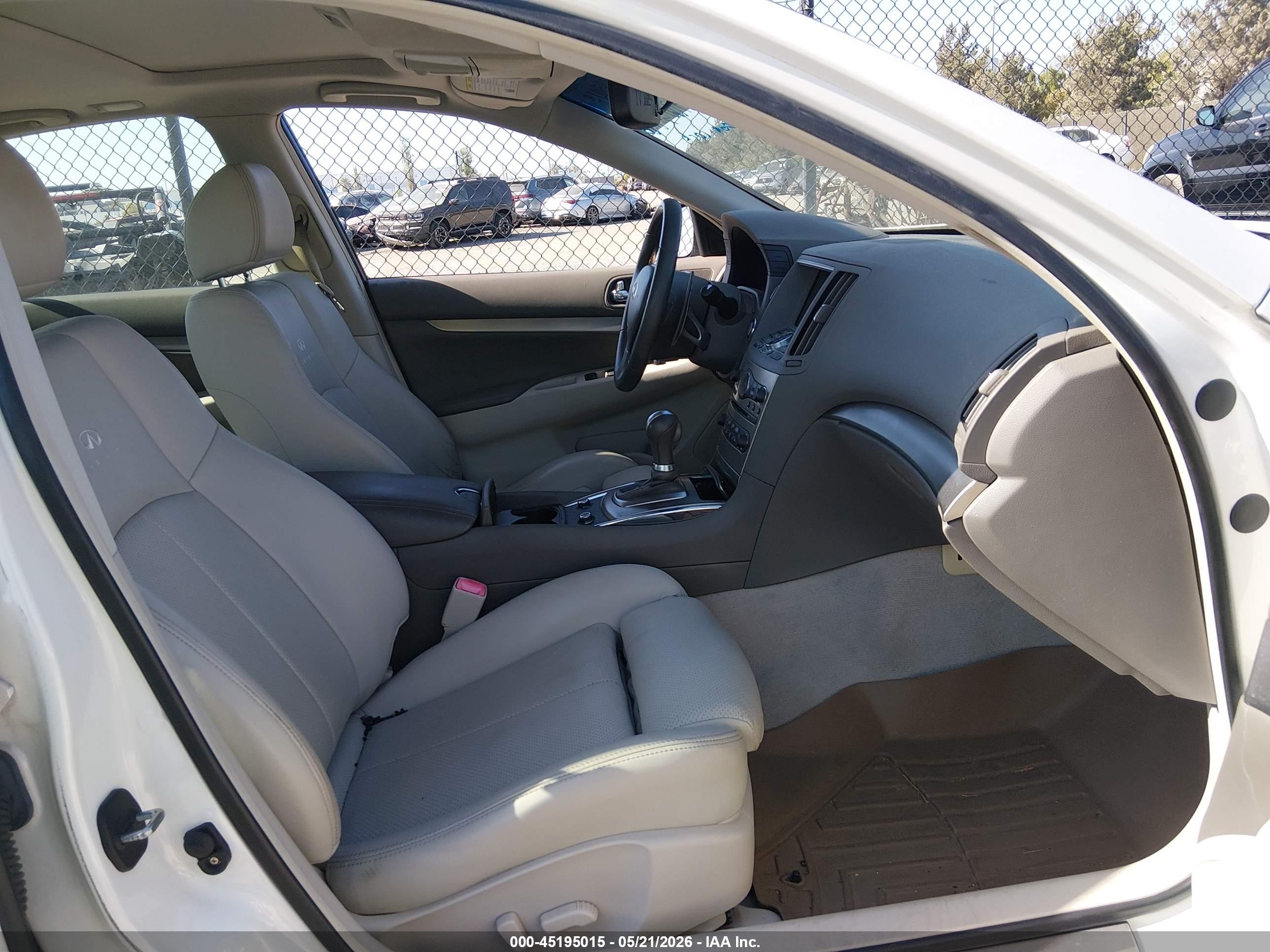 2013 Infiniti G37 Journey White vin: JN1CV6AP2DM713657