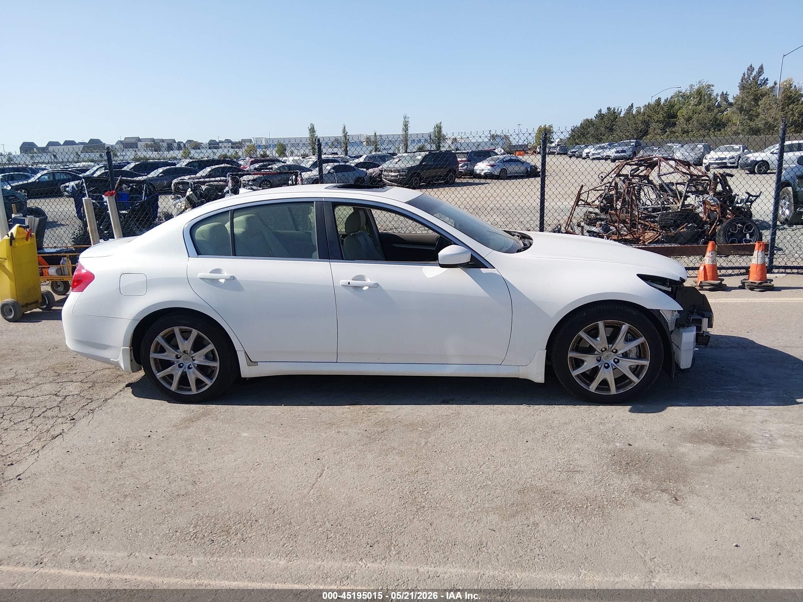 2013 Infiniti G37 Journey White vin: JN1CV6AP2DM713657