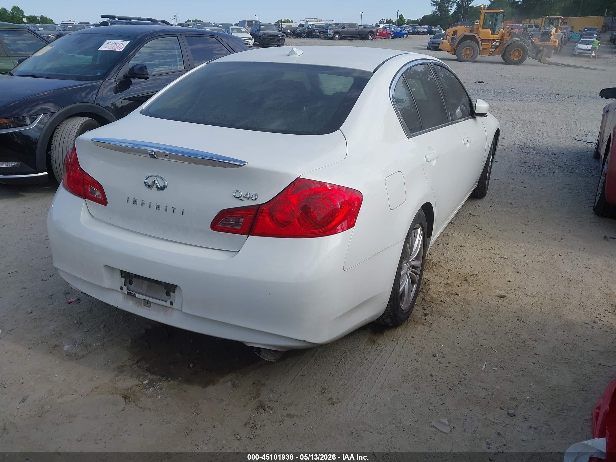 2015 Infiniti Q40   White vin: JN1CV6AP2FM501358