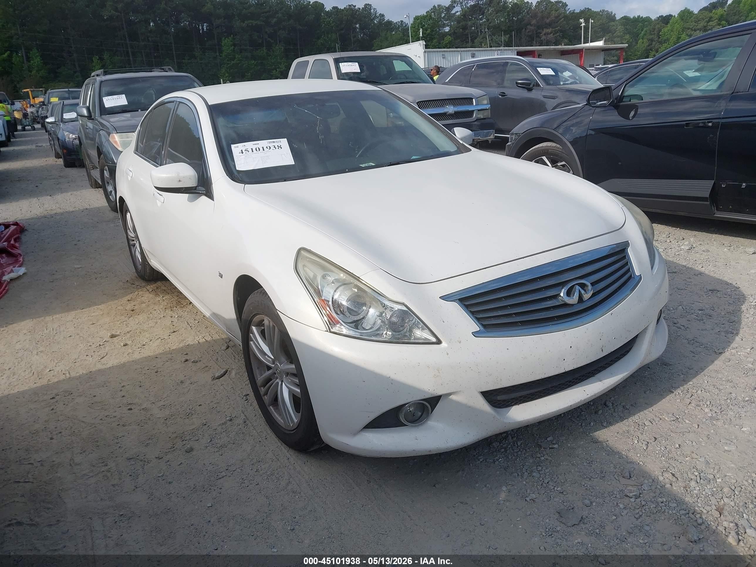 2015 Infiniti Q40   White vin: JN1CV6AP2FM501358