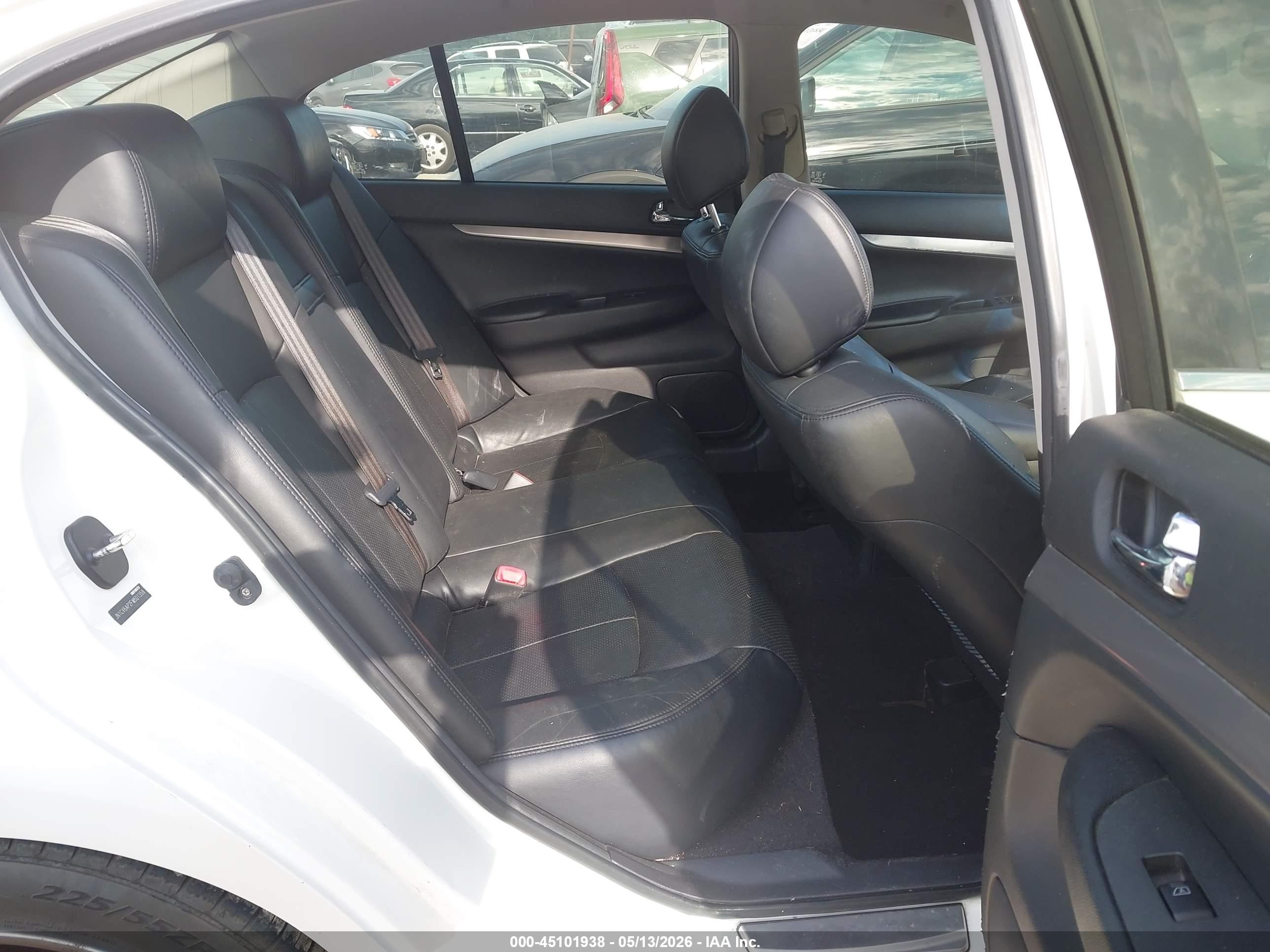 2015 Infiniti Q40   White vin: JN1CV6AP2FM501358