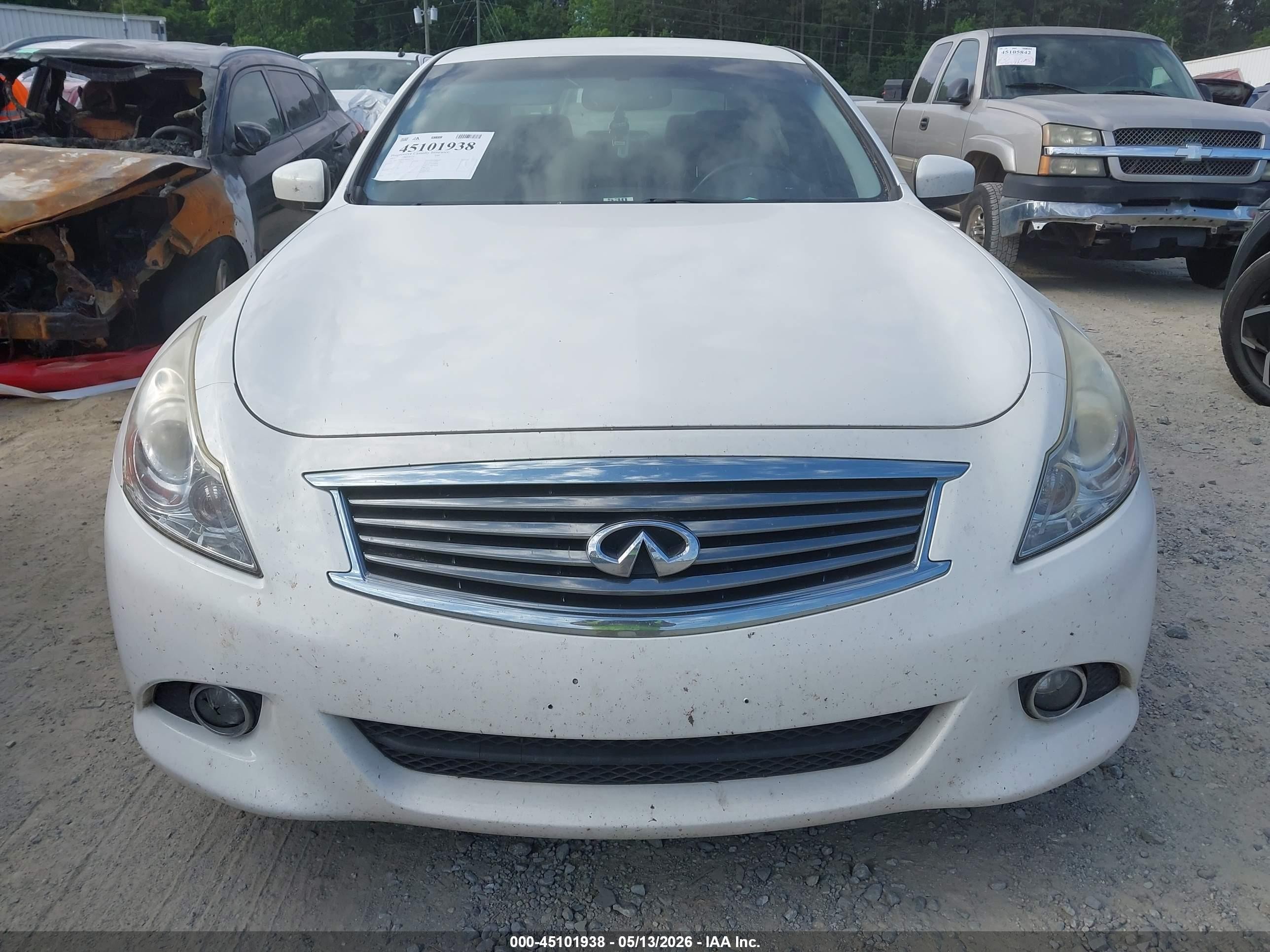 2015 Infiniti Q40   White vin: JN1CV6AP2FM501358